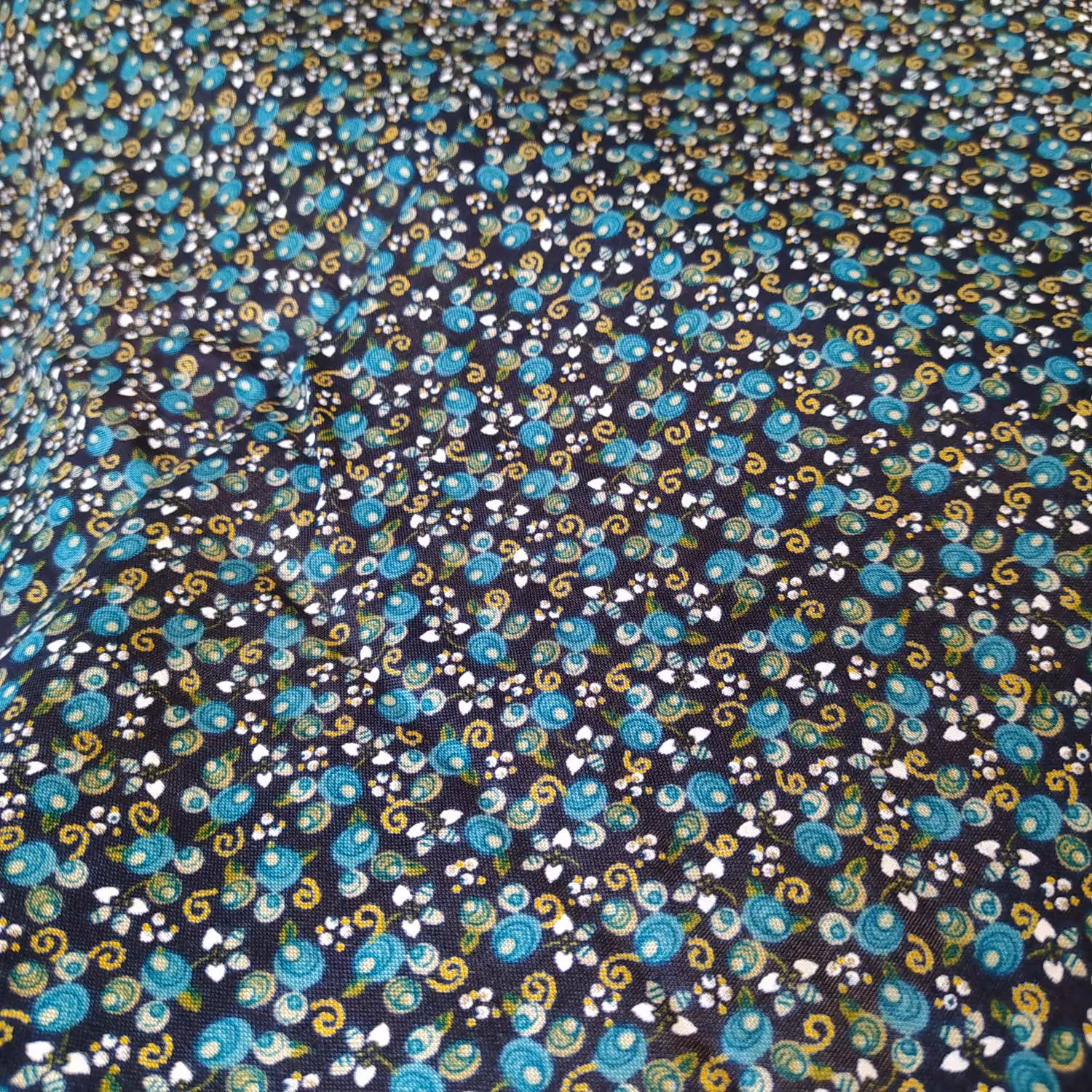 پارچه نخی گلدار (تکه پارچه)