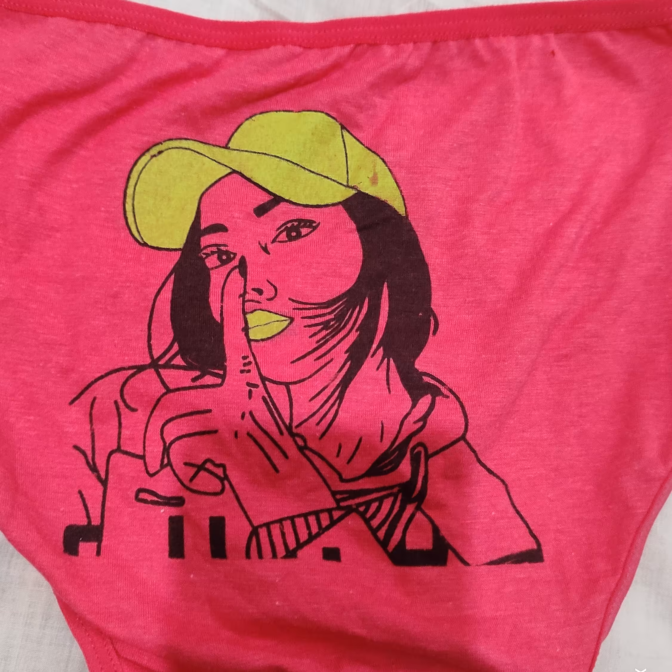 شورت زنانه طرح دختر کلاه دار