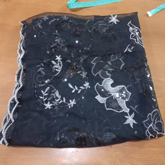 پارچه مشکی گلدوزی و پولک دوزی شده پایین طرح دار