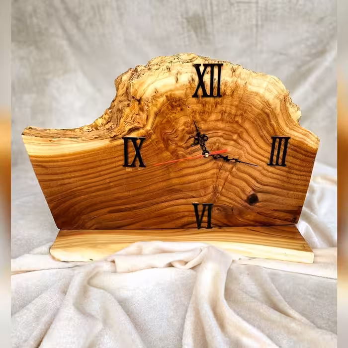 ساعت رومیزی روستیک دست ساز جنس چوب جوش سنجد با موتور آرم گرد ابعاد طول29 وعرض45 پوشش کیار براق
