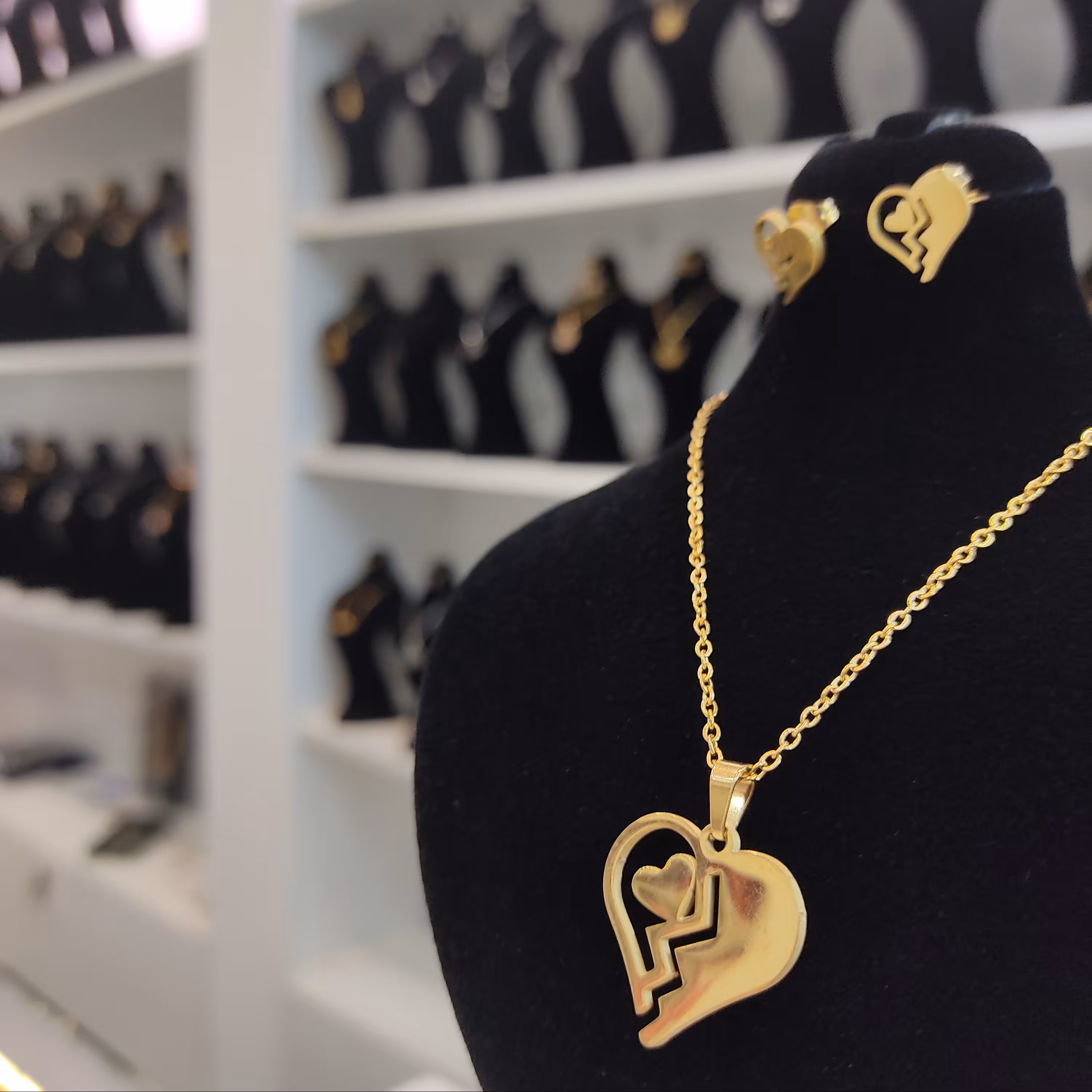 نیمست استیل قلب طلایی همراه زنجیر استیل رنگ ثابت