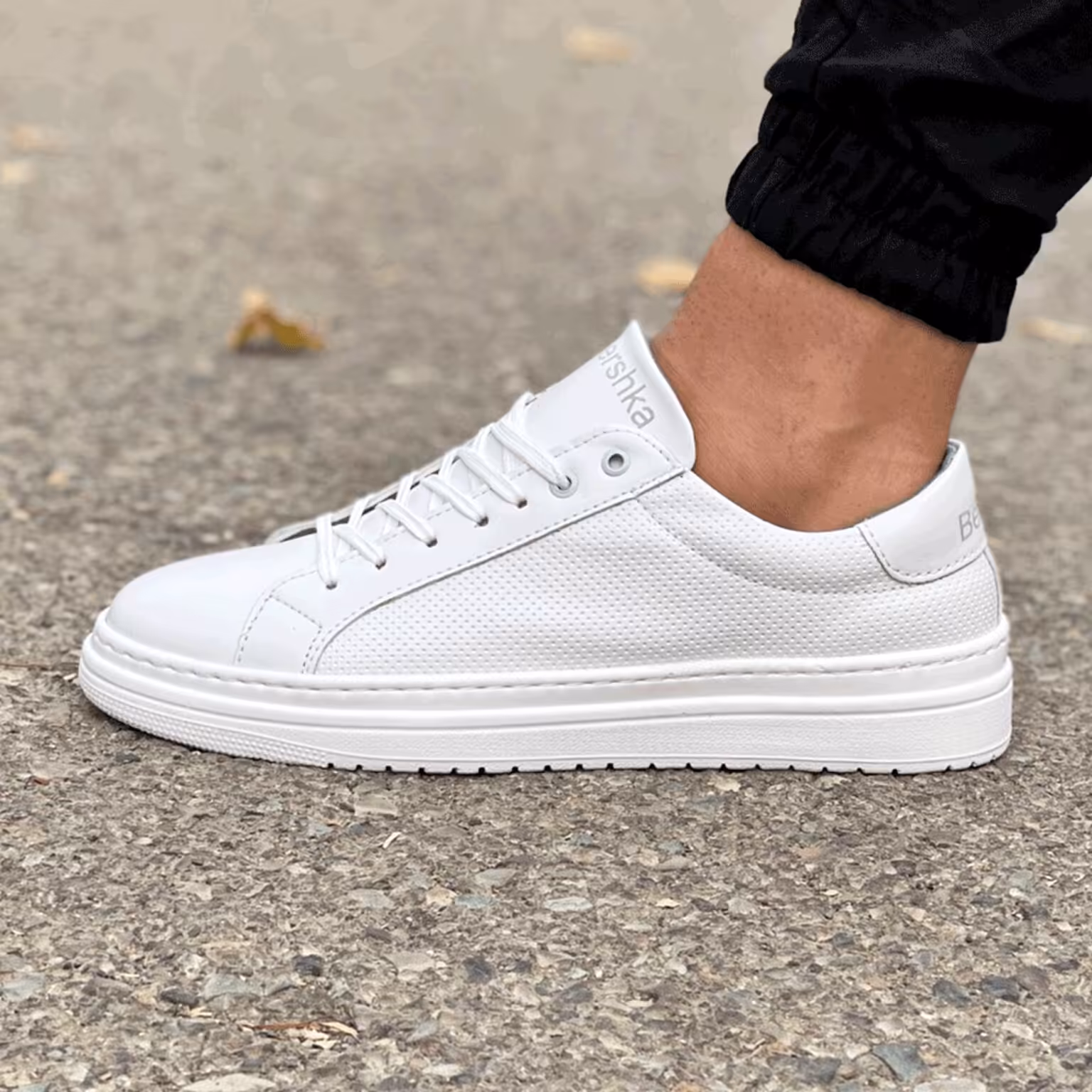 کفش ونس مردانه فوق العاده شیک و راحت و طبی و دور دوخت رنگ سفید سایز بندی 40تا 44