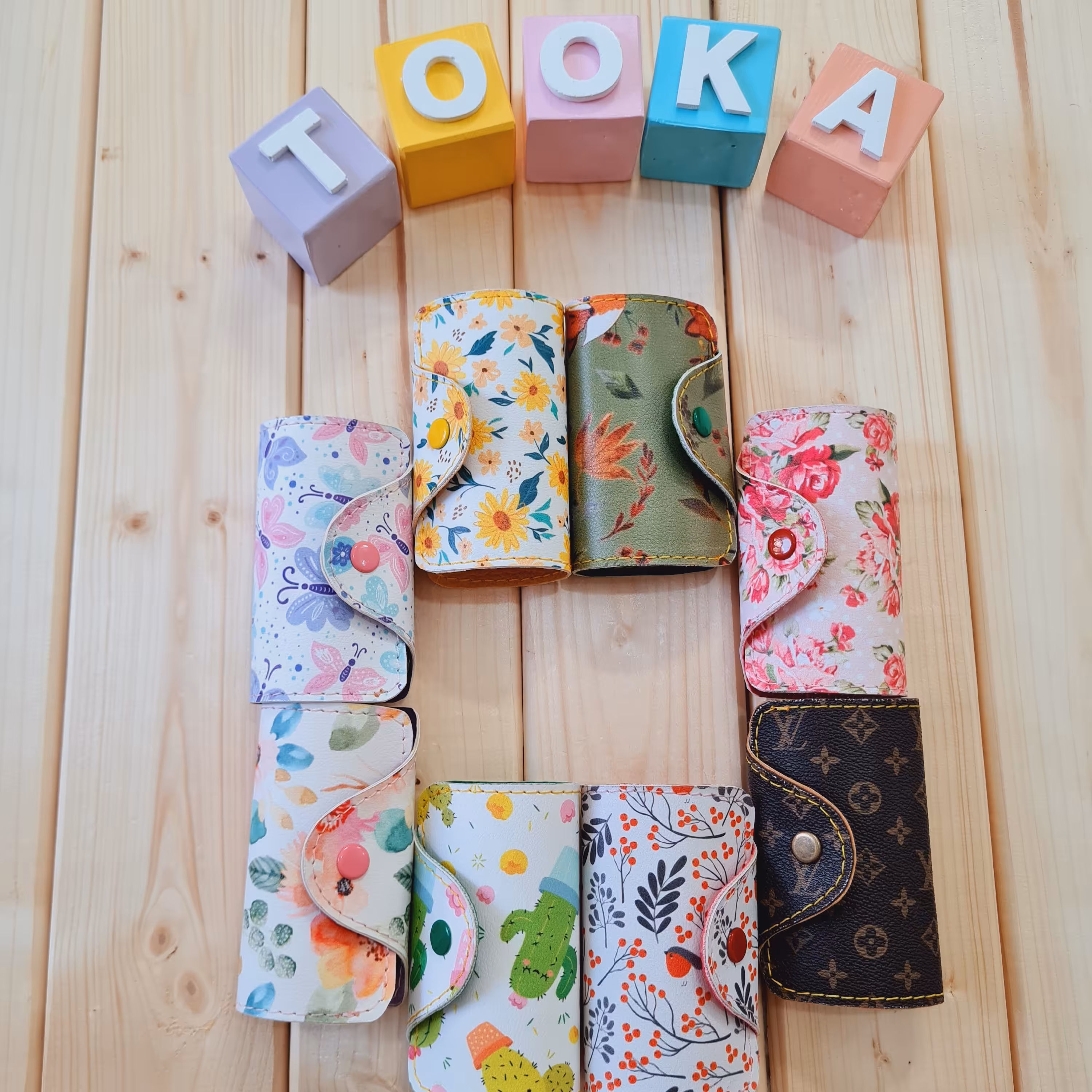 جاکارتی طلقی. هر دوطرف محصول چرم کار شده