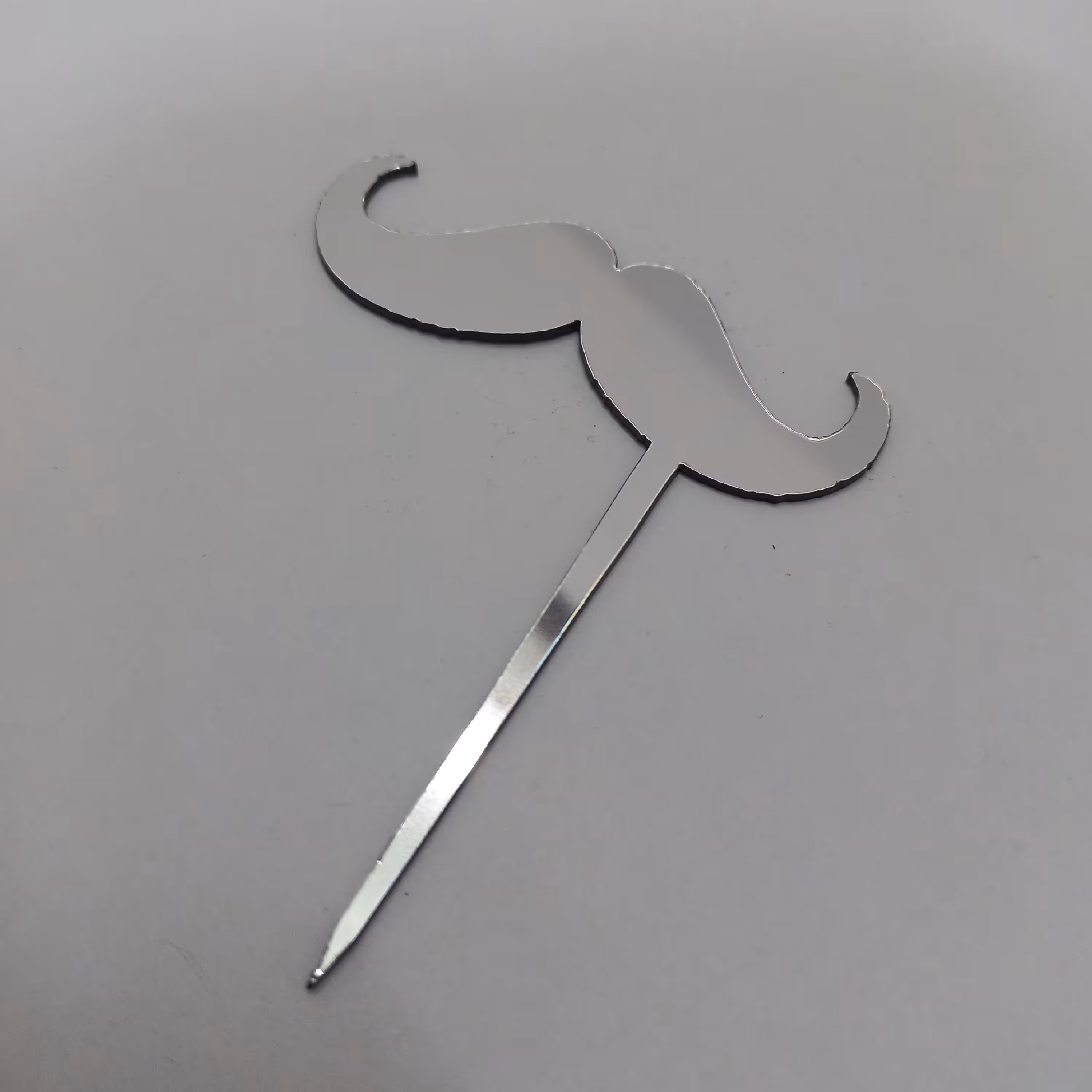 تاپر کیک طرح سبیل.سیبیل تزیینی  