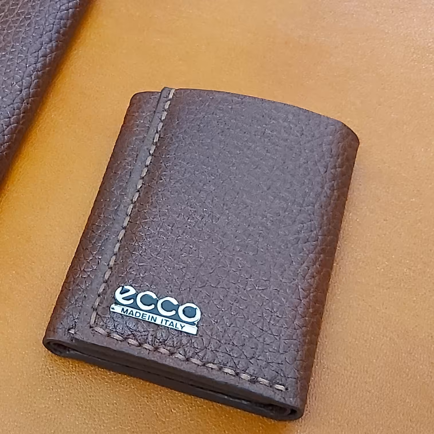 کیف پول جیبی چرم طبیعی گاوی کاملا دست دوز و دست ساز  شیک و کاربردی 