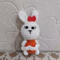 آویز خرگوش بافتنی