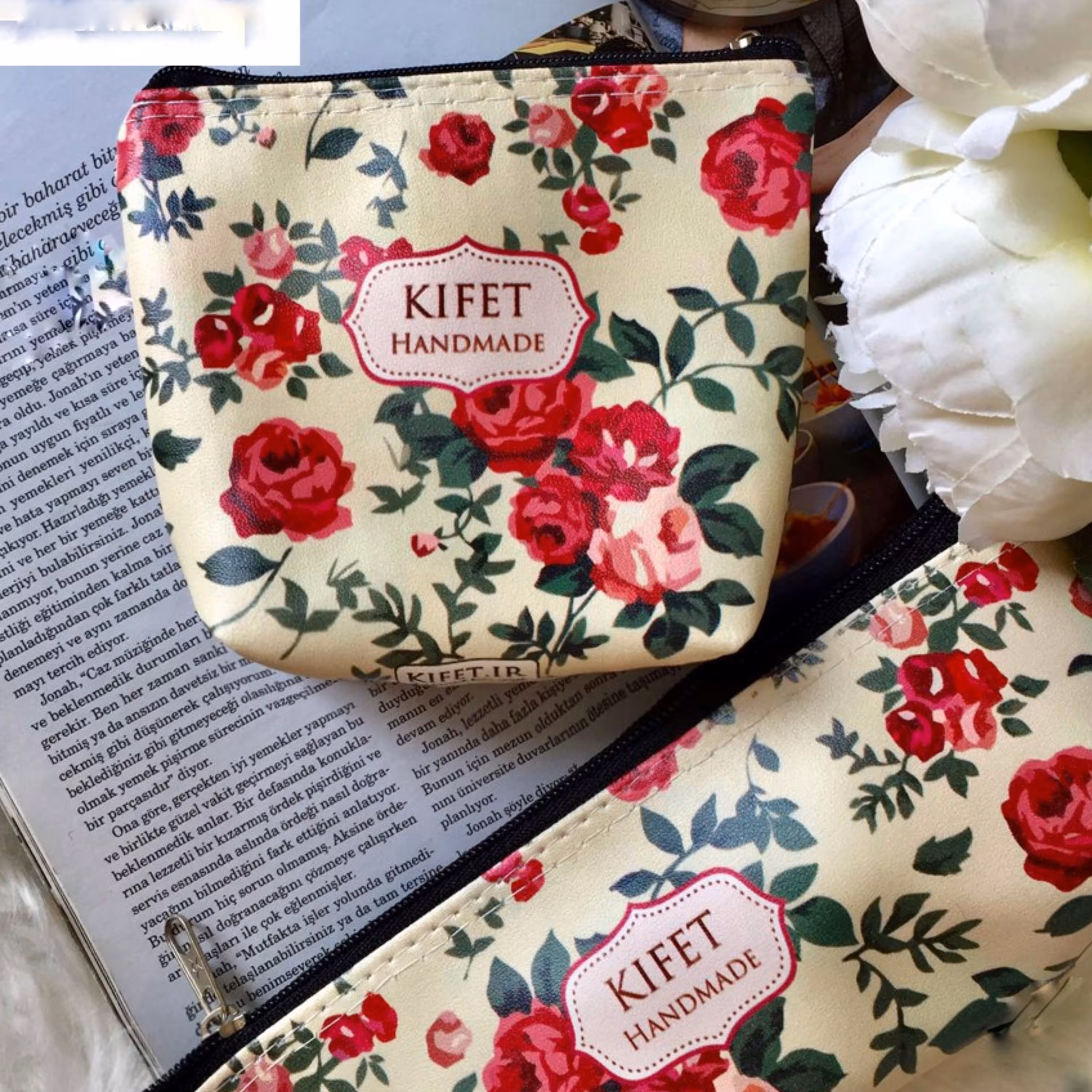 کیف نگهدارنده ماسک و کیف پول  فانتزی و با کیفیت گلدار