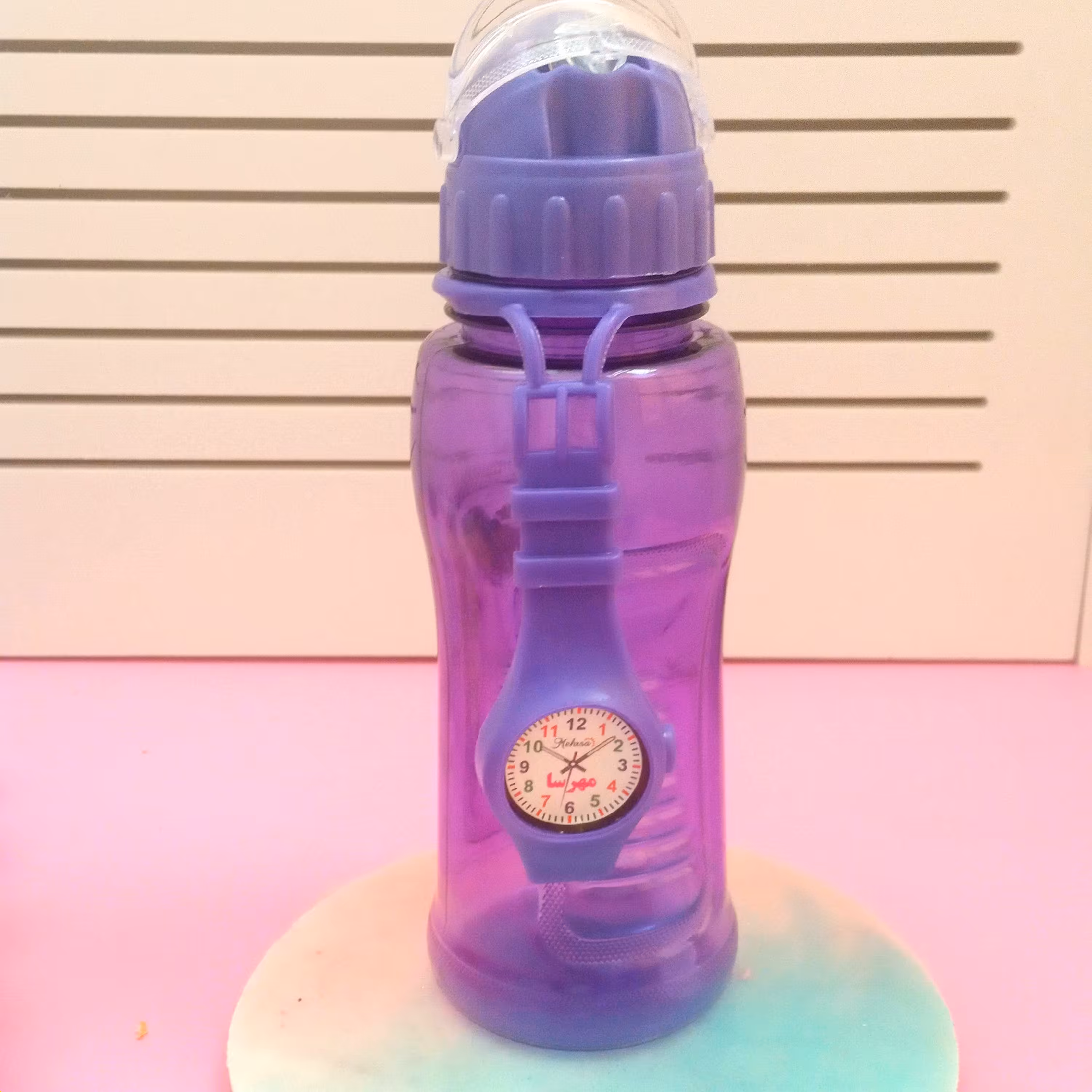 بطری آب نی دار