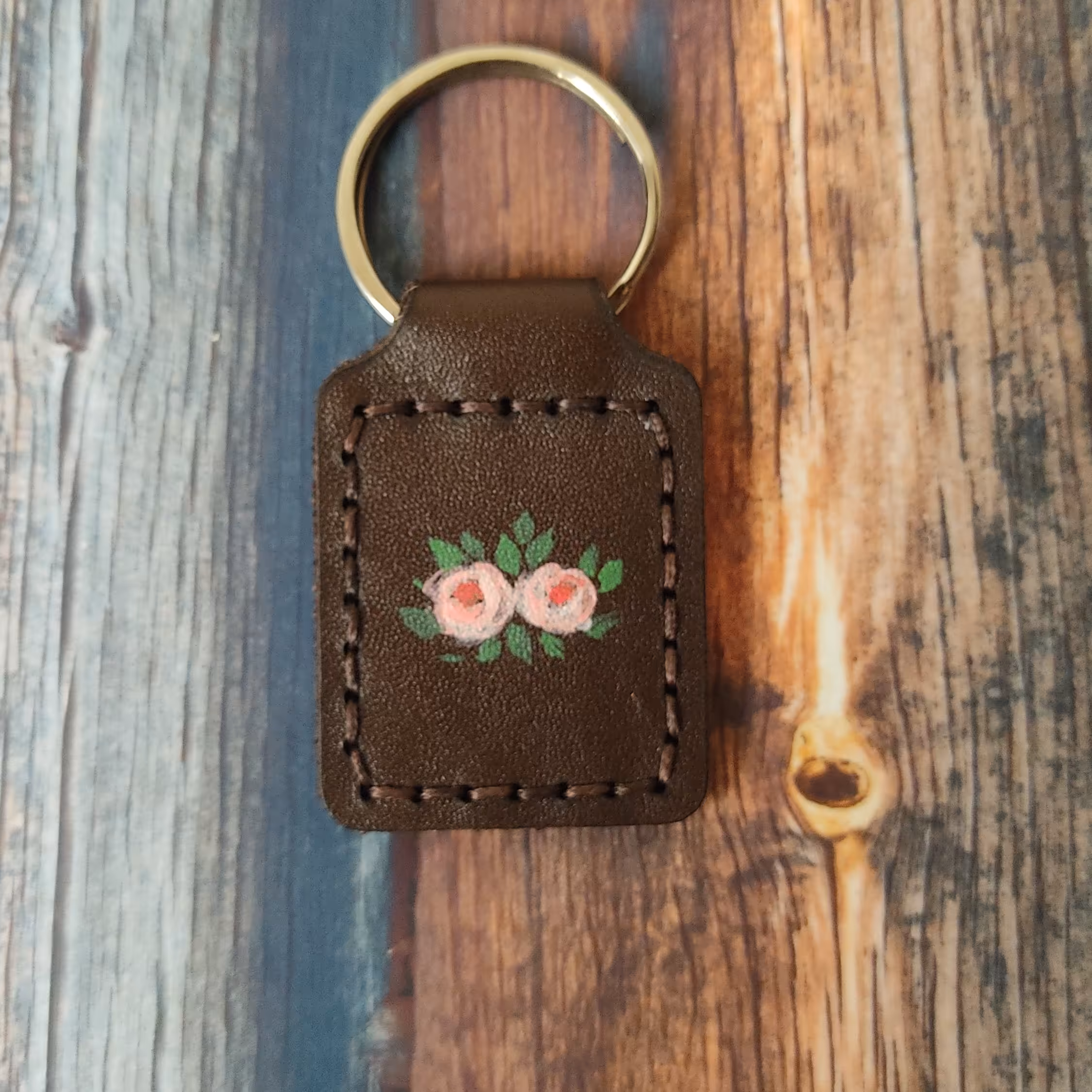 جاسوییچی چرم طبیعی دست دوز نقاشی شده با طرح های مختلف