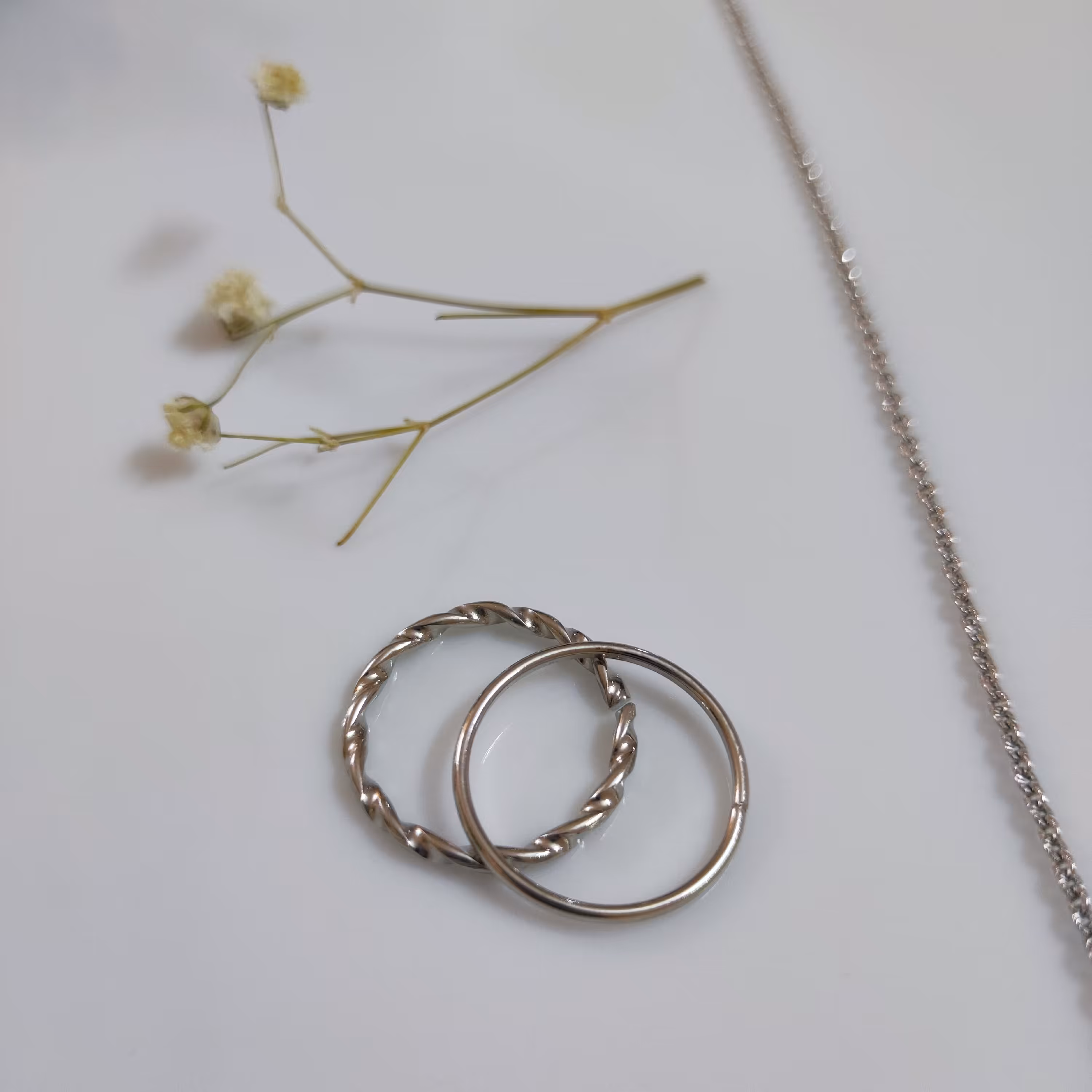 حلقه پیچ پیچی و ساده رنگ نقره ای