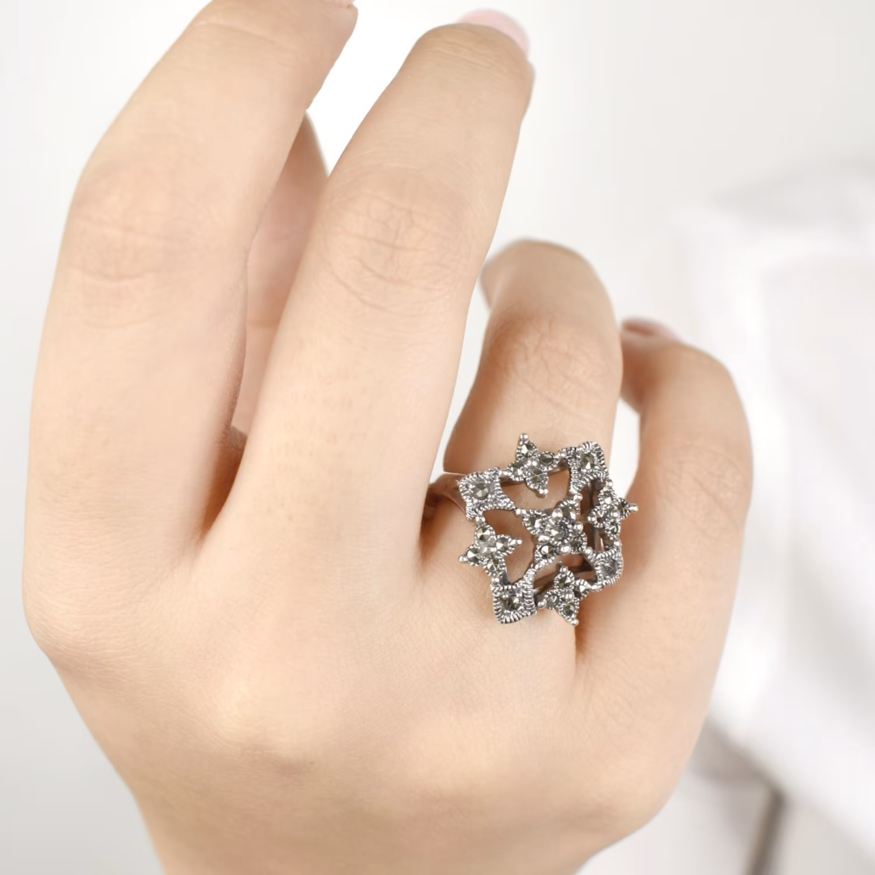 انگشتر نقره سیاه قلم هاشیه دار نگین دار کد 1263