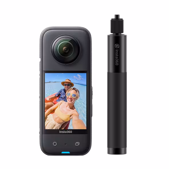 دوربین Insta360 X3 به همراه دسته‌ی سلفی نامرئی