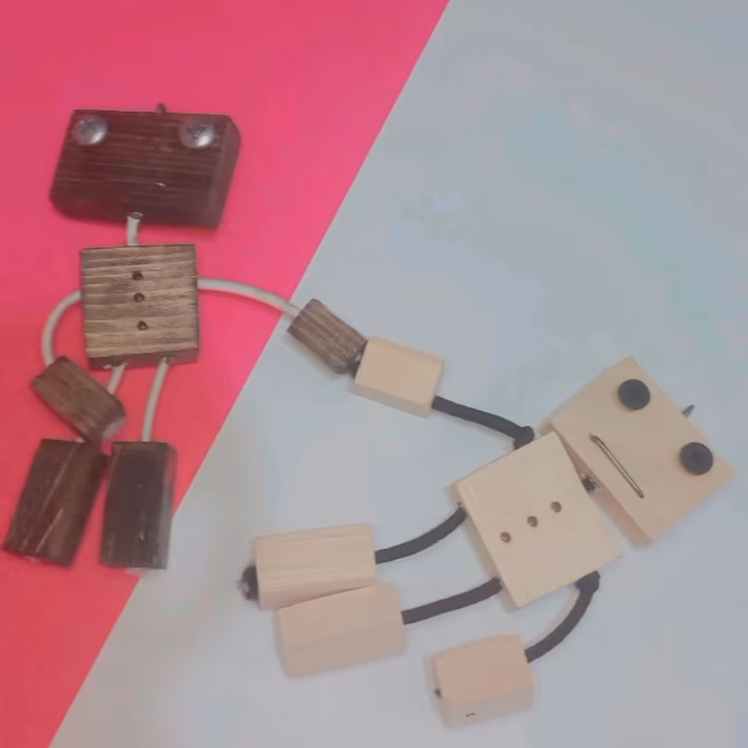 عروسک چوبی   دست و پا کشی.  در 2 رنگ سفید و نوک مدادی