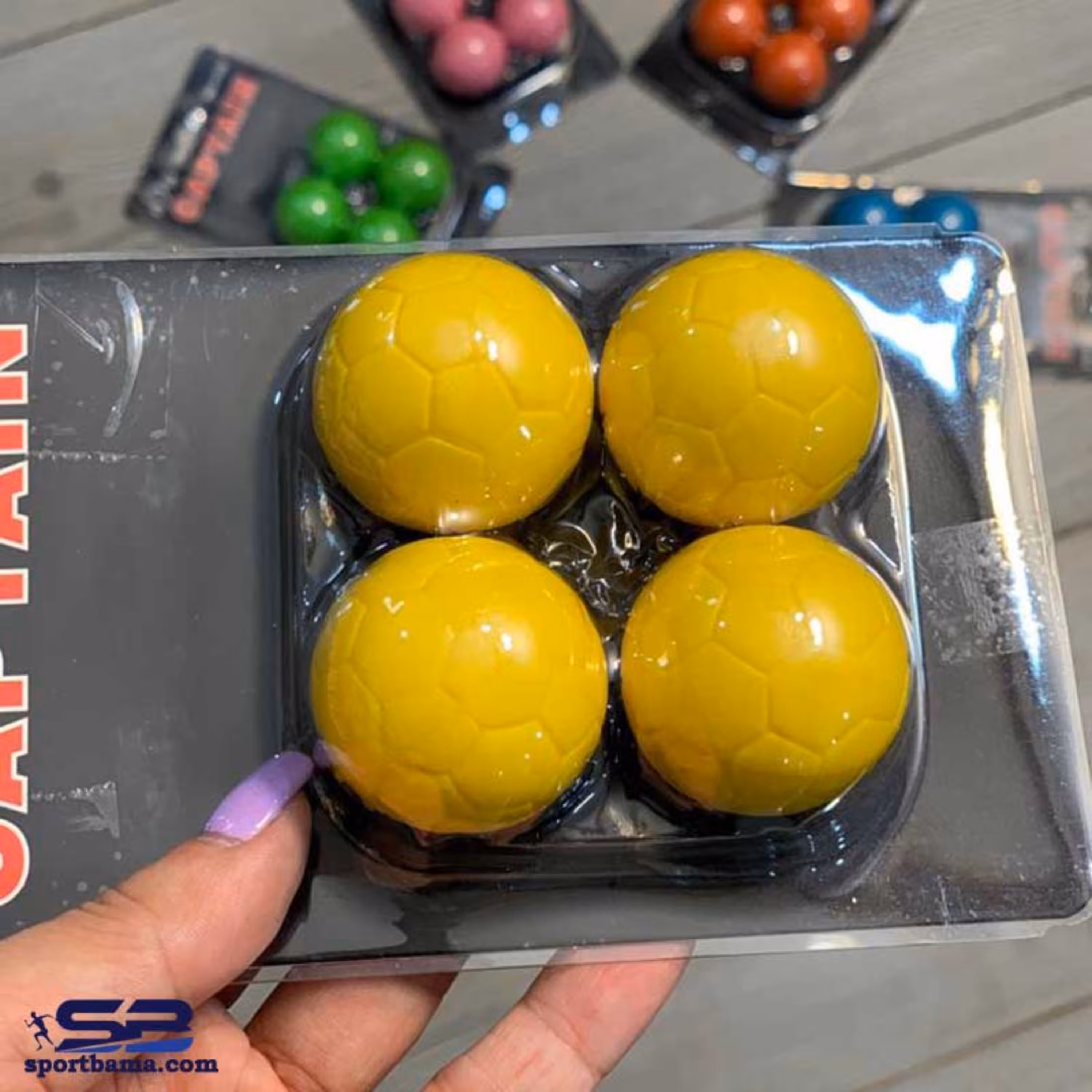 توپ فوتبال دستی چهار عددی