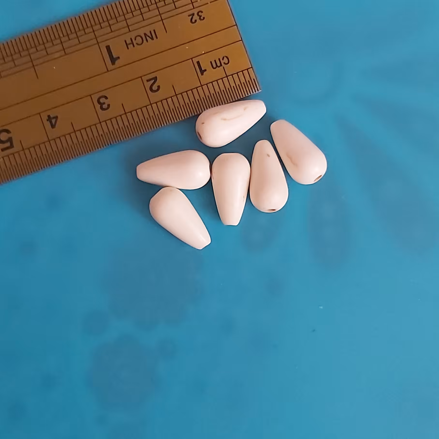 فیروزه اشکی کرم رنگ سایز13 میلی متر(حدودیک ونیم سانت) پک 5عدد