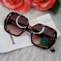 عینک افتابی دخترانه و زنانه مربعی کائوچو طرح پلنگی 