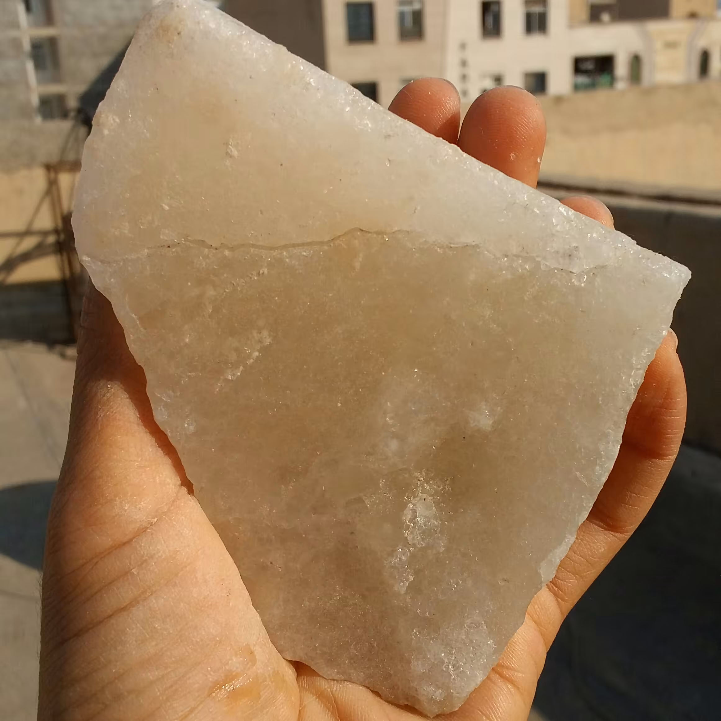 سنگ نمک نارنجی درشت  کمیاب خاااص 100 در صد طبیعی 
مناسب جهت دفع انرژی های منفی
بینظیر
