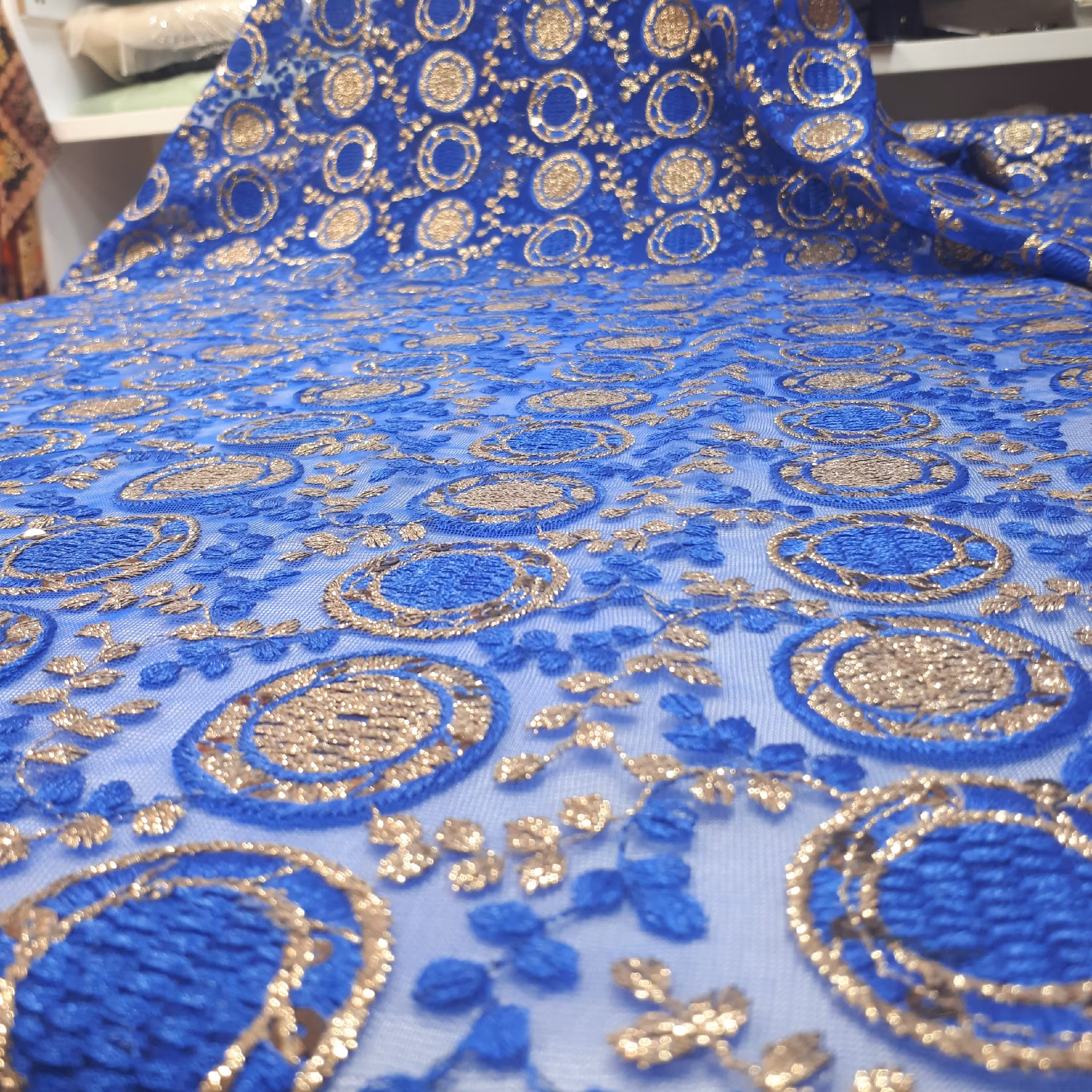 پارچه مجلسی تور خامه دوزی و پولک،عرض 110،عرض مفید 90