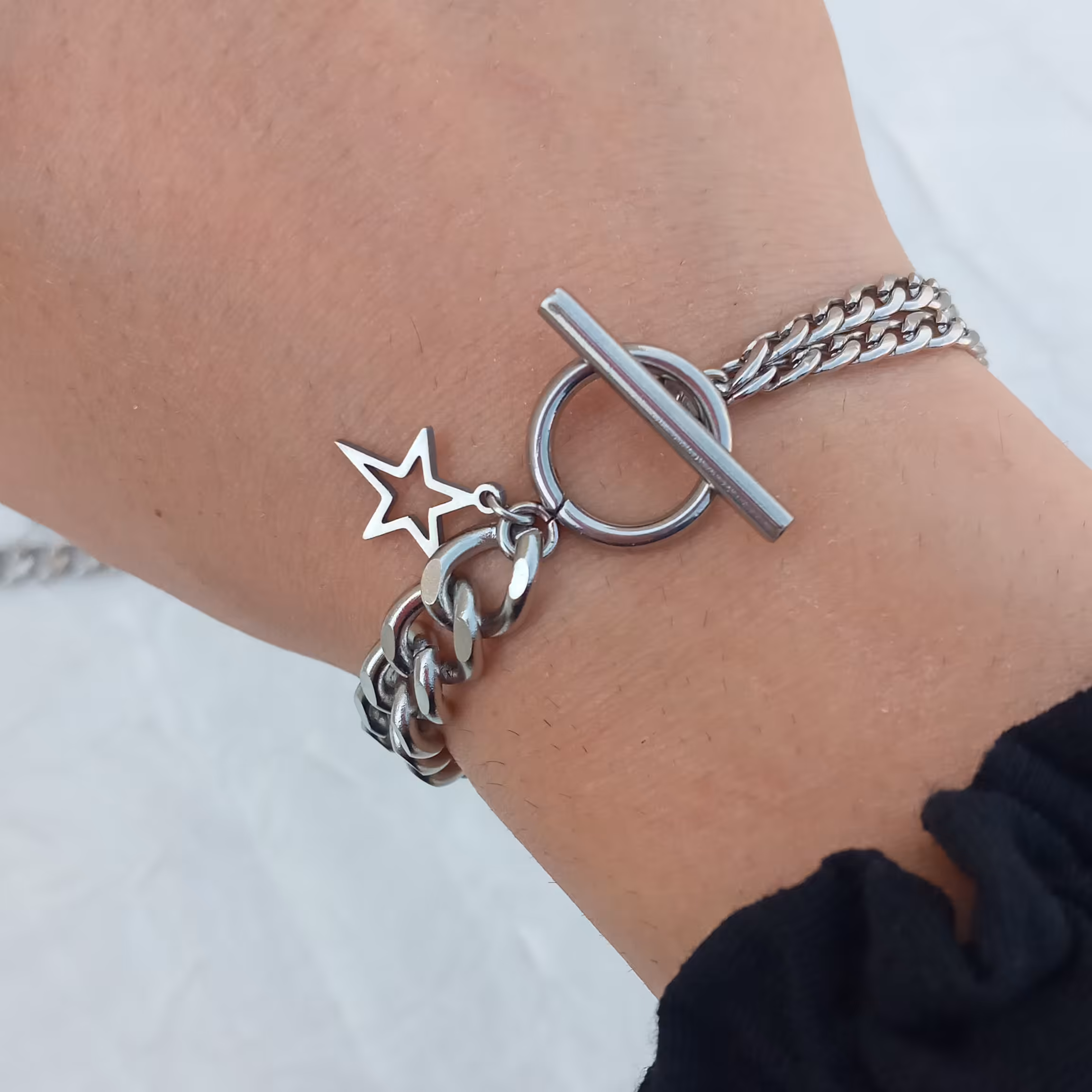 دستبند دخترانه زنانه نقره ای استیل با قفل تی و پلاک دار