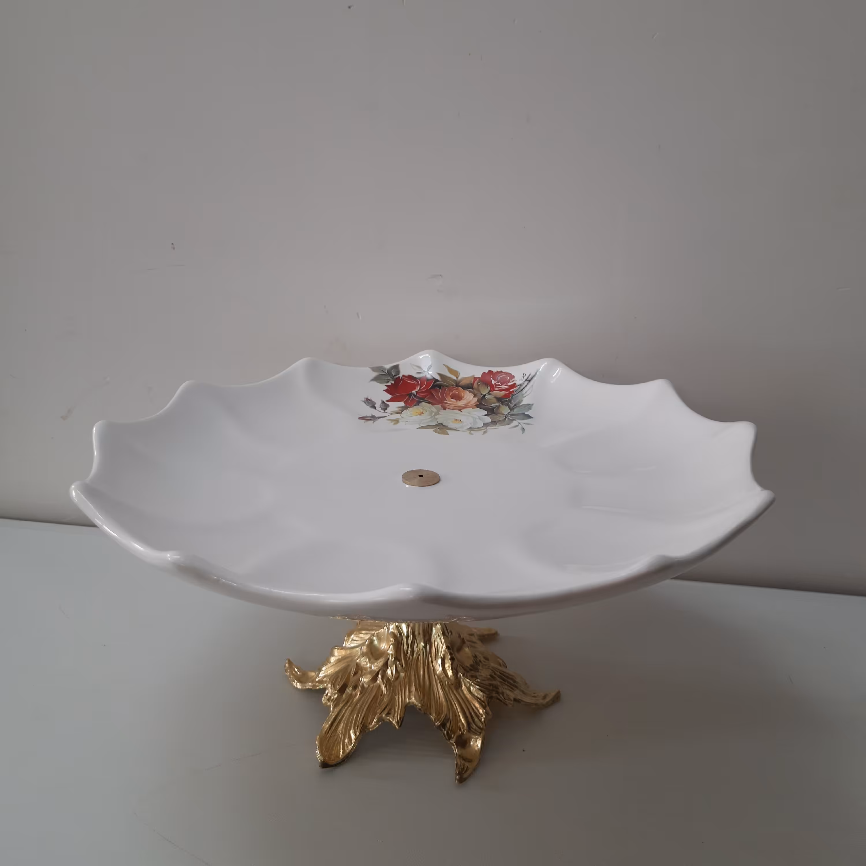 شیرینی خوری با پایه