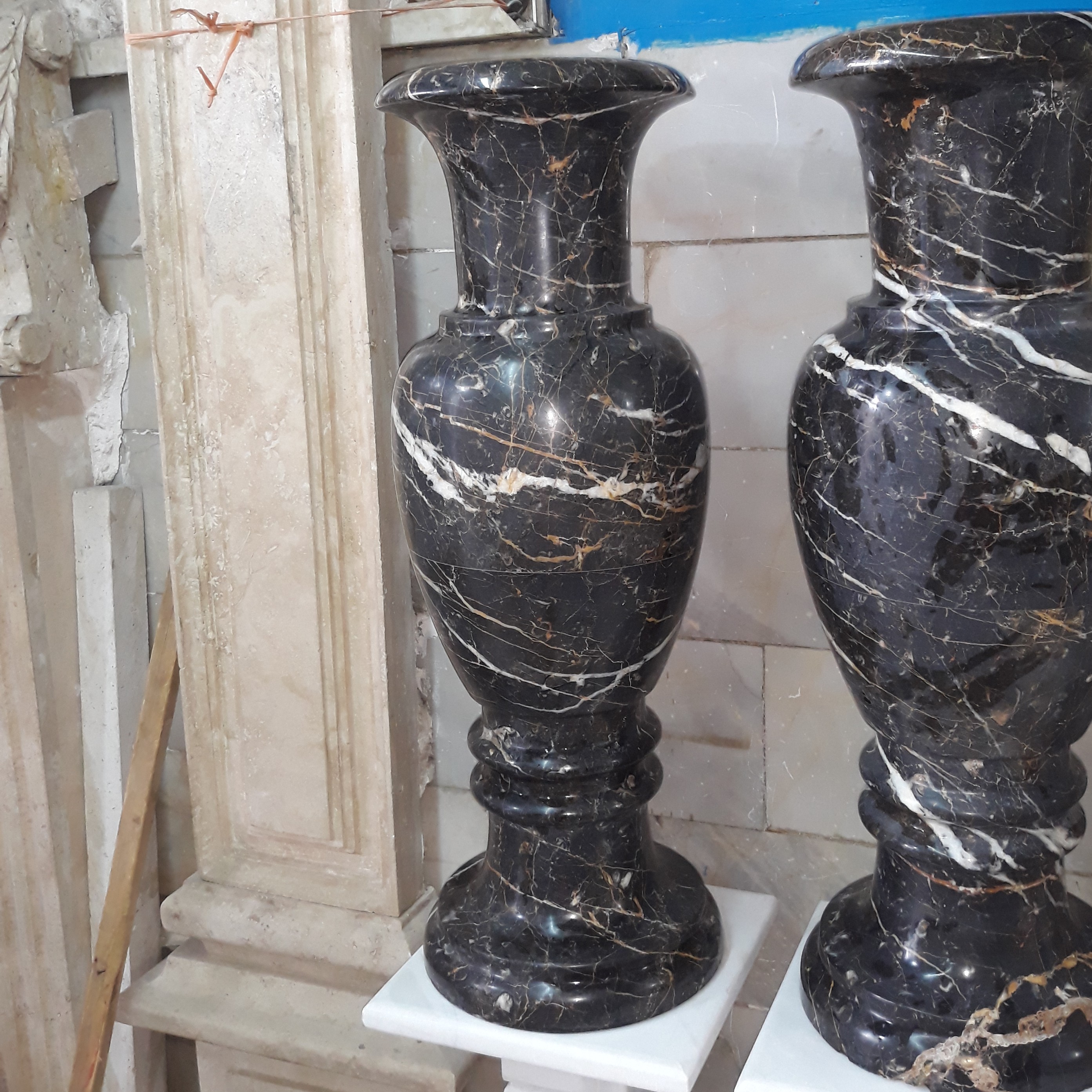گلدان سنگ طبیعی گلدن بلک سایز بزرگ