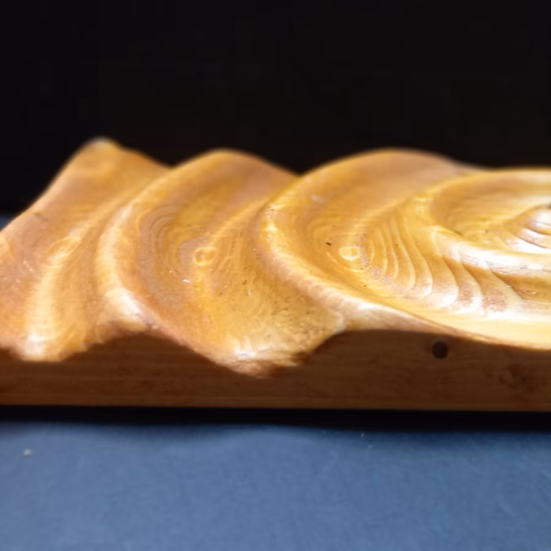 عودسوز طرح قطره مواج دارای قطر دوسانت وزن 80گرم بسیارسبک و شیک 