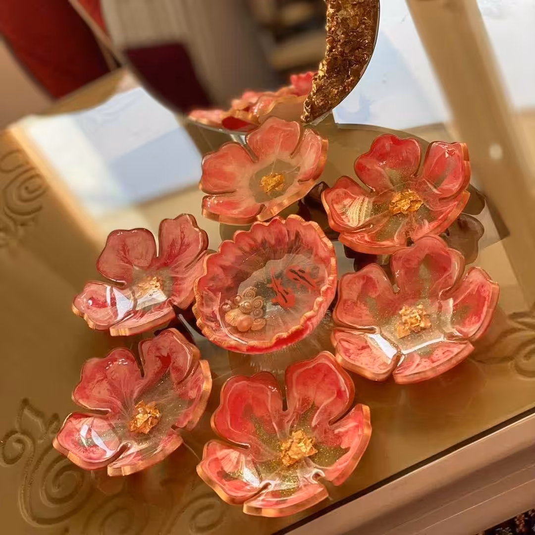 6پیاله رزینی طرح گل به همراه آینه قطر 20 سانت مناسب برای هفت سین و ماهی رزینی به قطر 13 سانت 