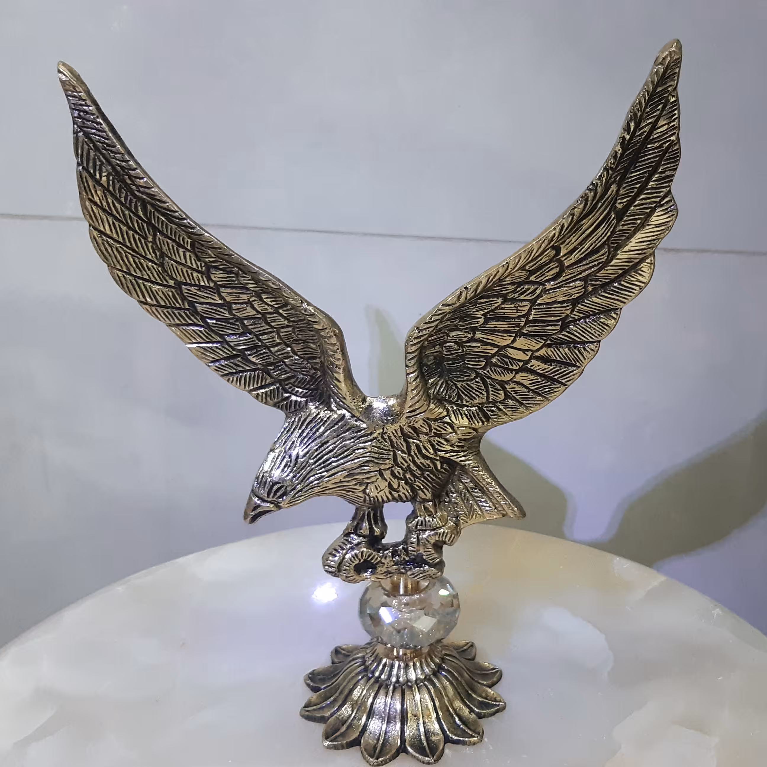 عقاب نگین دار