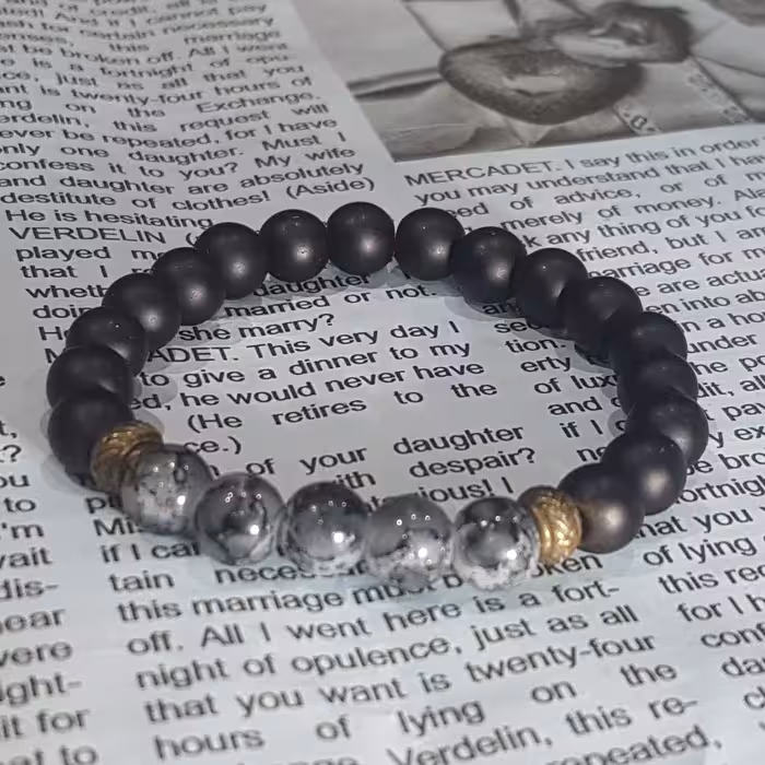 دستبند مردانه و زنانه
ساخته شده از سنگ اونیکس مشکی مات و سنگ آبرنگی خاکستری