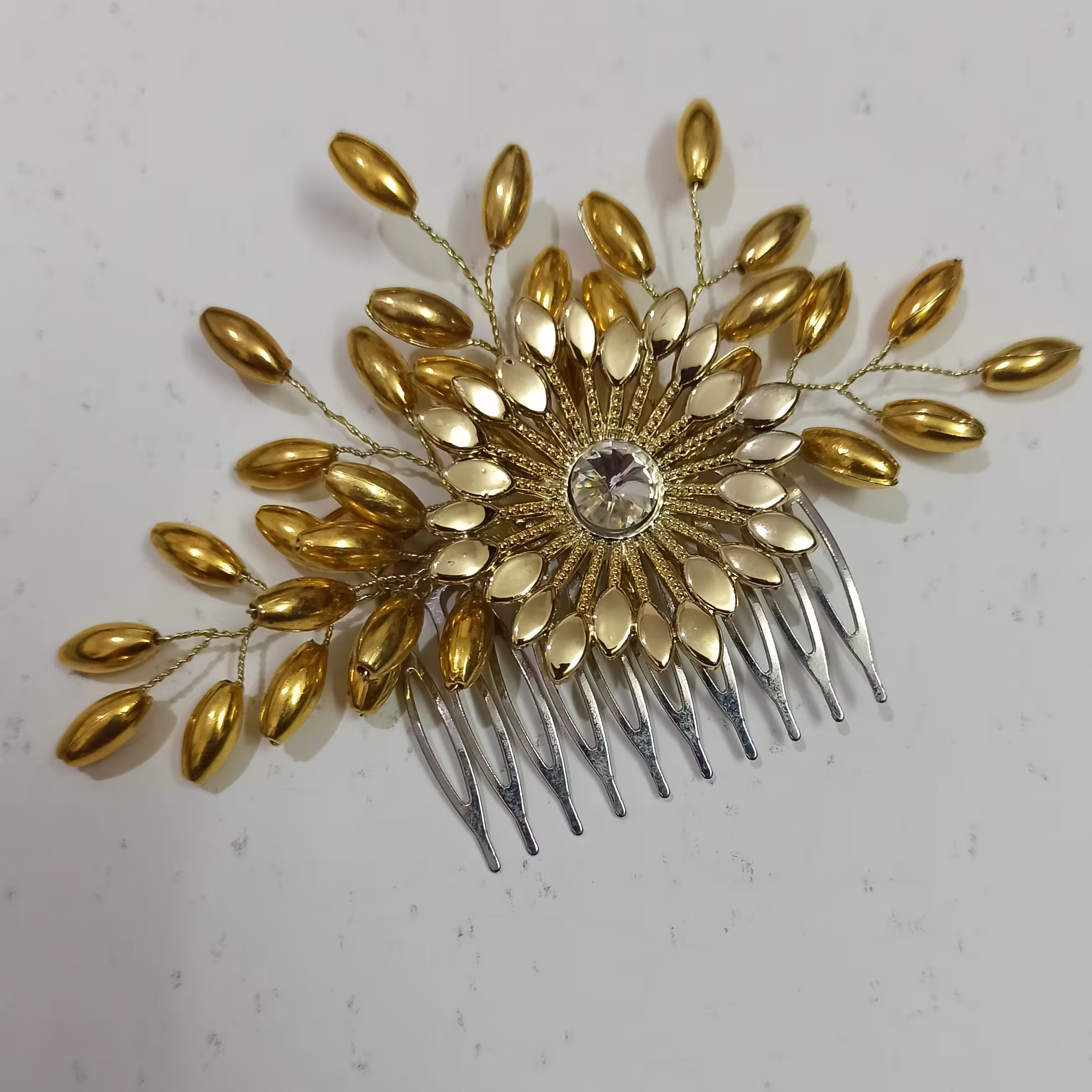 شانه مو ساخته شده با مروارید گندمی طلایی