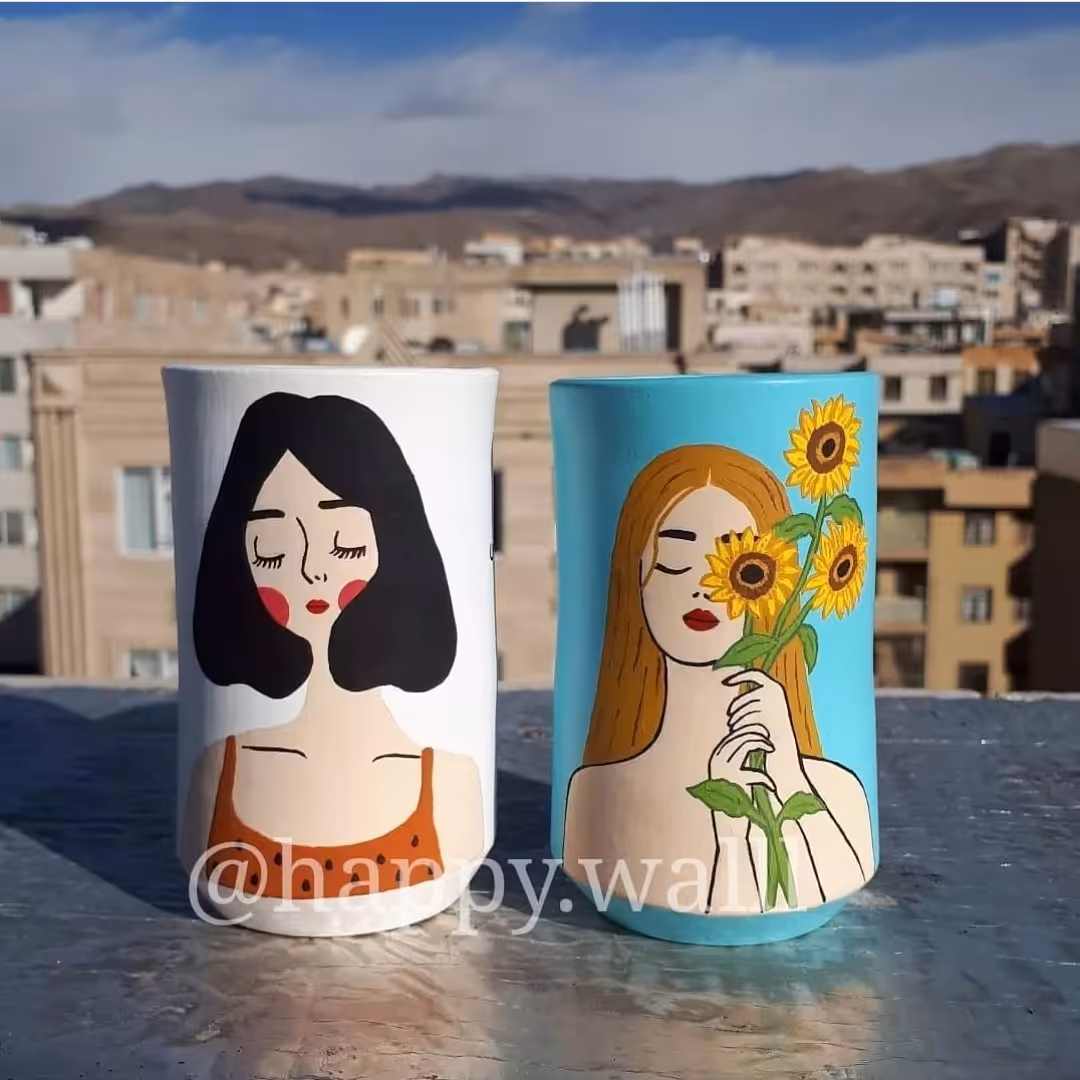 جامدادی رومیزی جاقلمی سفالی طرح دختر  افتابگردون (سایز10در6)