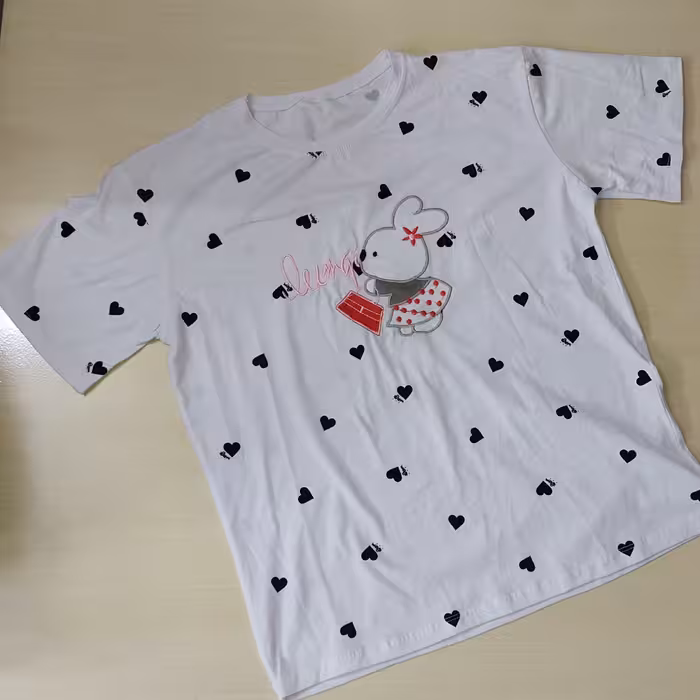 تیشــرت خرگوشی گلدوزی شده