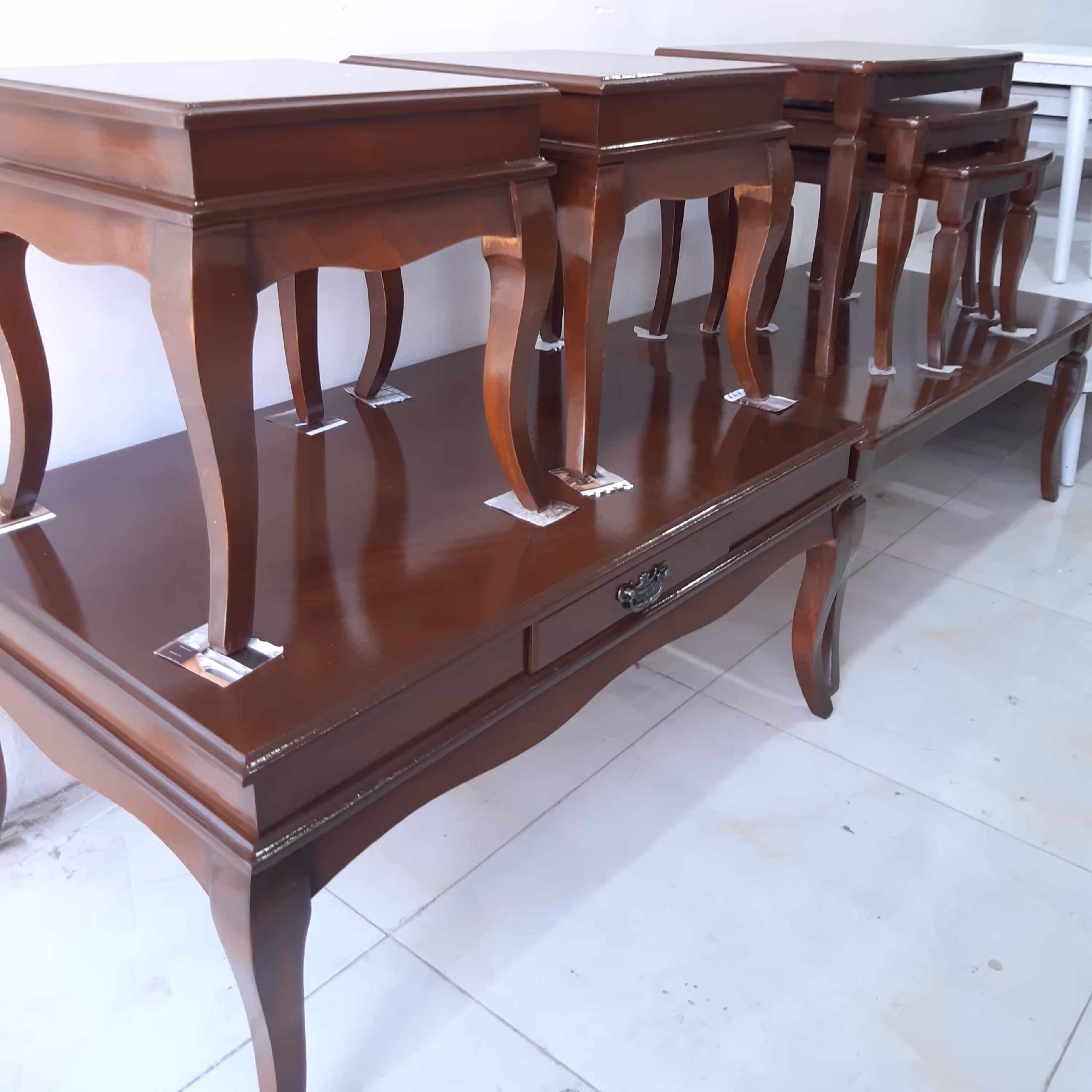 جلو مبلی و عسلی   هزینه ارسال بصورت پسکرایه و به عهده مشتری میباشد