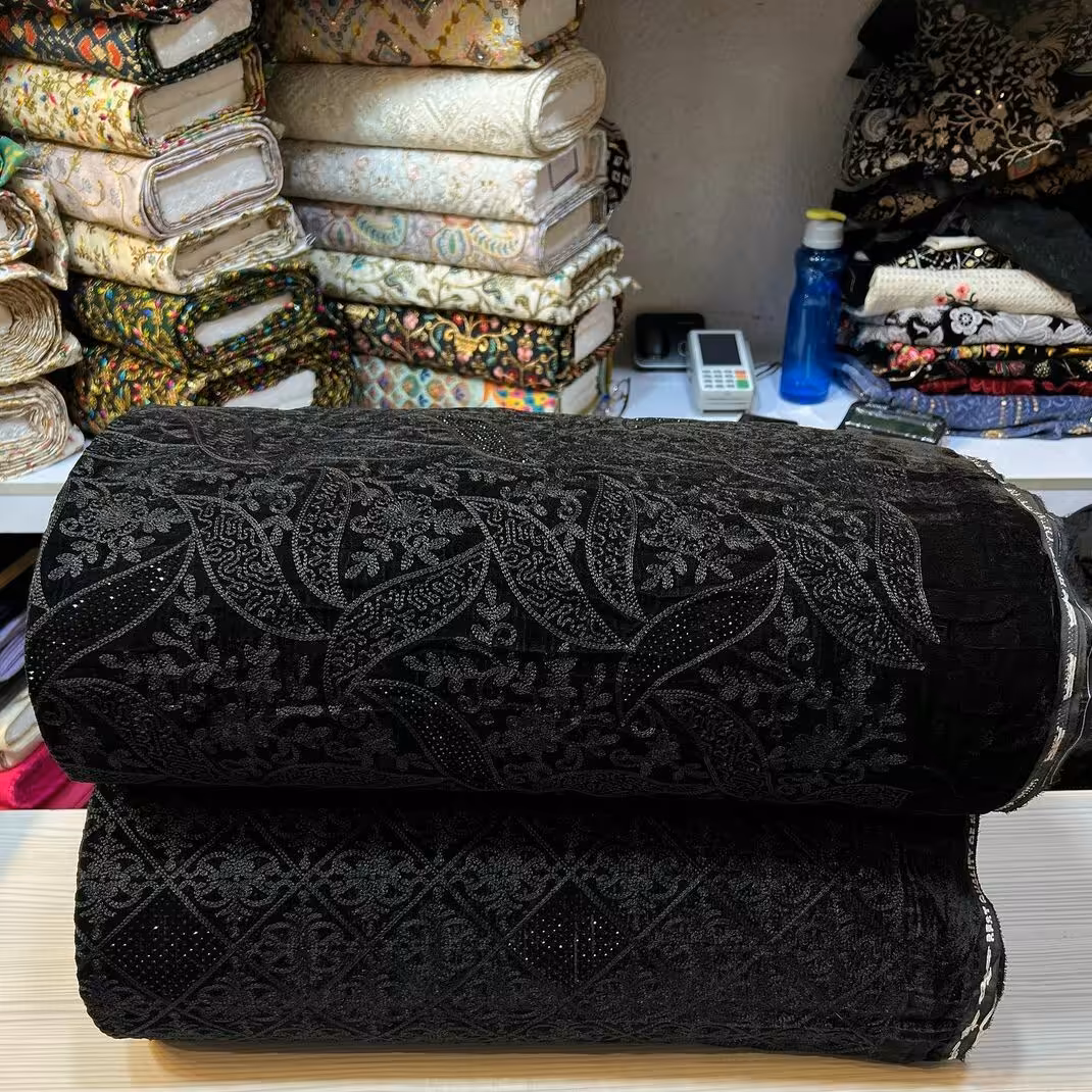 پارچه مخمل هندی سوزن دوزی شده تمام مشکی