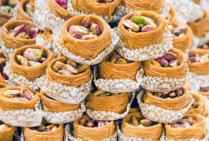 عکس باقلوا رشته ای پسته ای | گرافیک با طعم تربچه