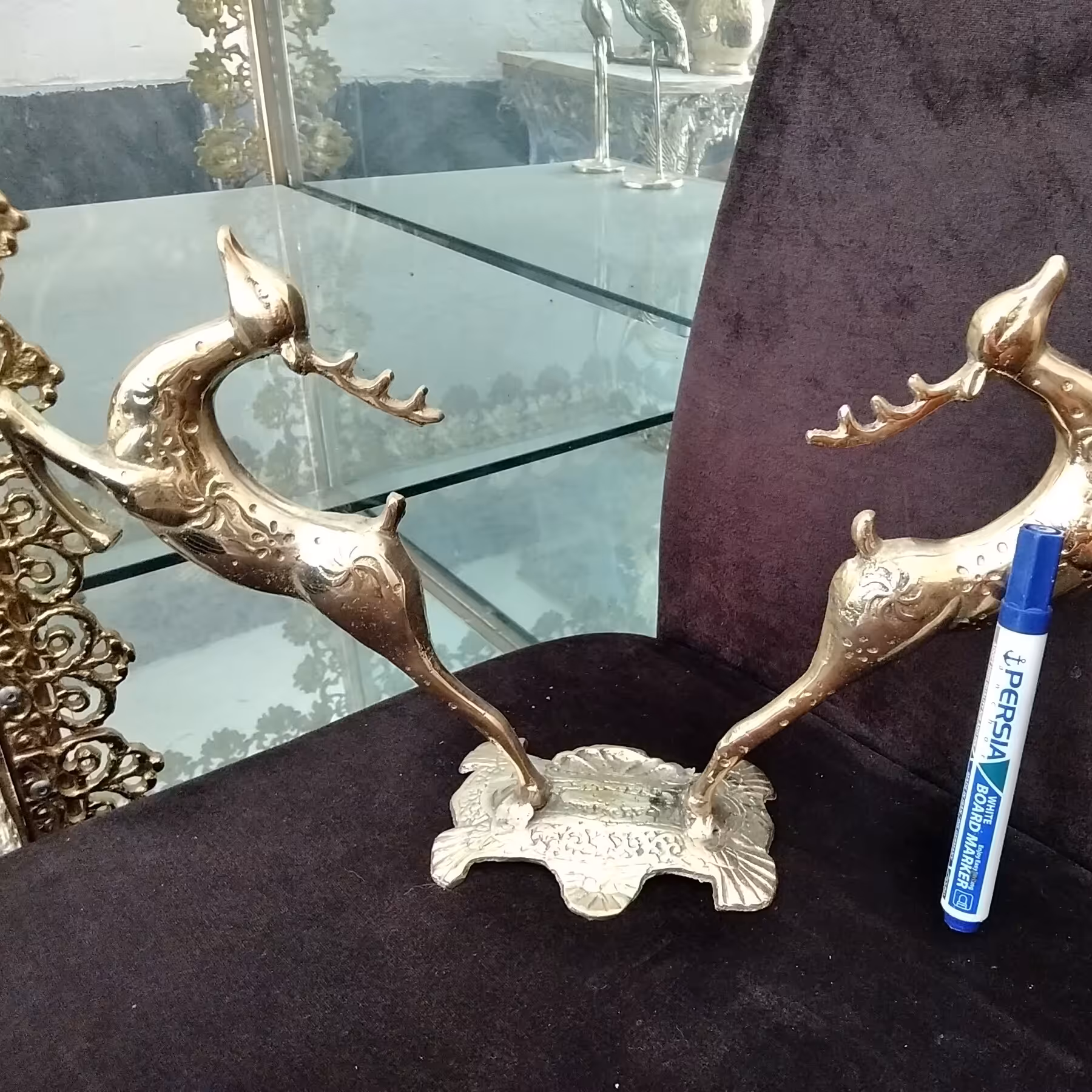 جیران برنزی روی پایه