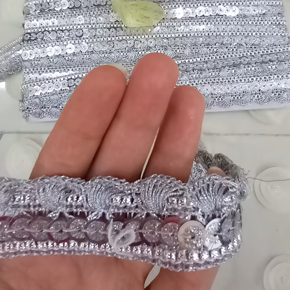 نوار یراق لباس رنگ نقره ای پولک دوزی