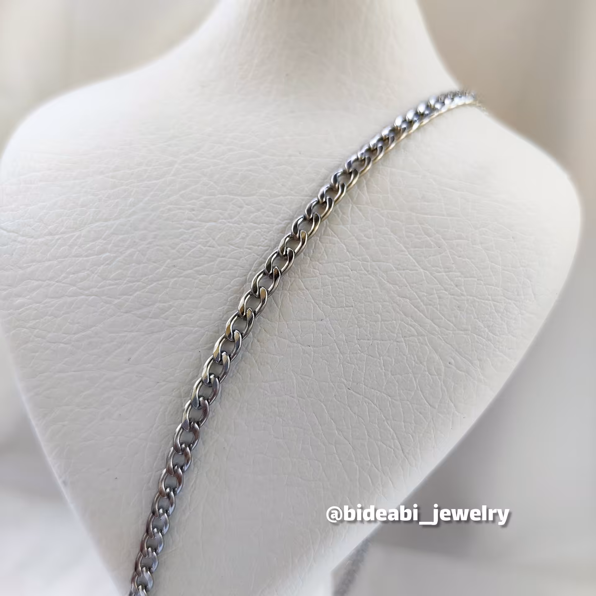 گردنبند کارتیر استیل رنگ ثابت سایز متوسط