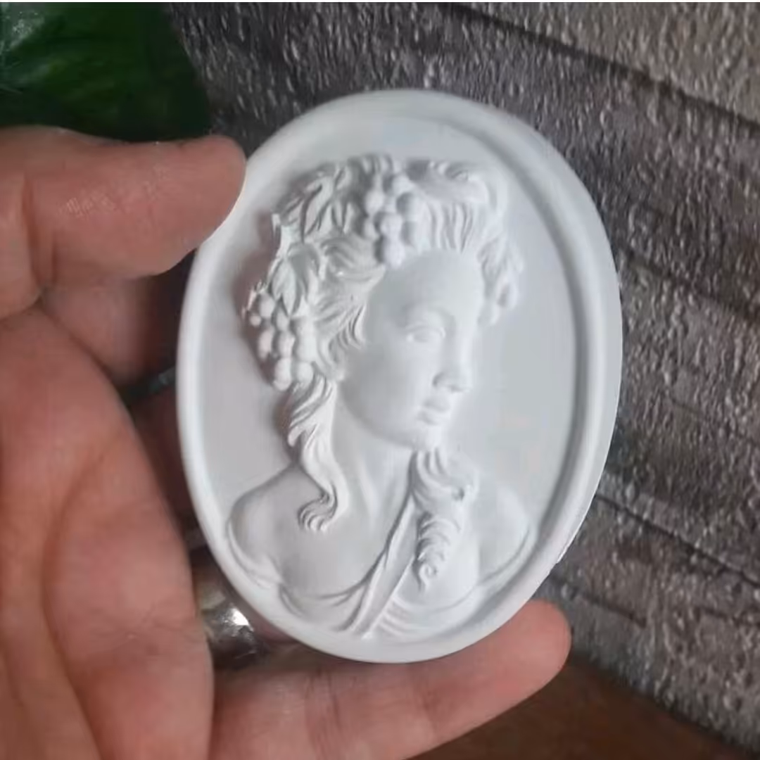 دکوری سنگی خاتون در رنگ دلخواه