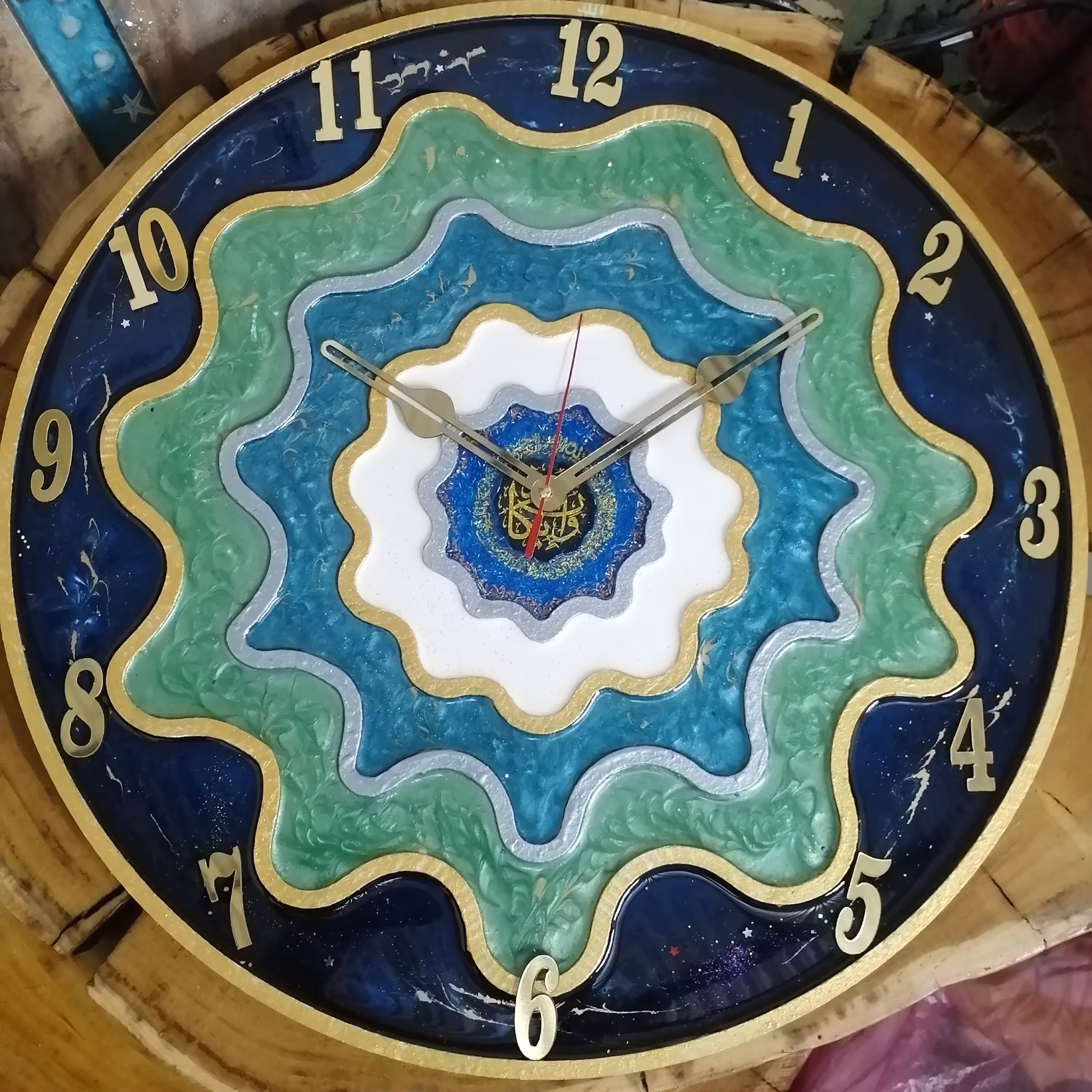 تابلودکوراتیو ساعت چشم ونظر یک هنر خاص ولاکچری وشیک ویک محصول چندکاره صنایع دست وهنری با ام دی اف ورنگ ورزین اپوکسی 