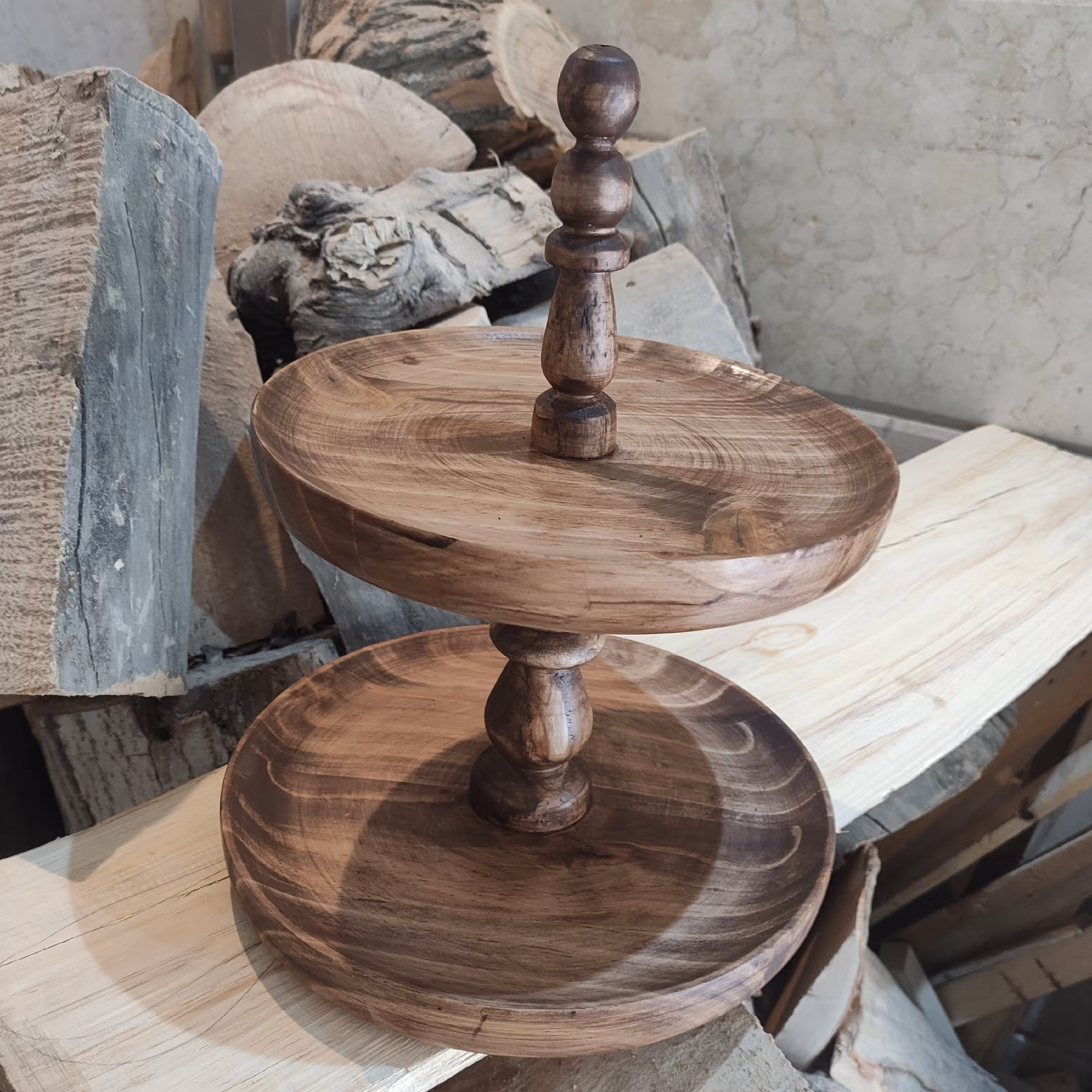 پزیرایی دو طبقه چوبی