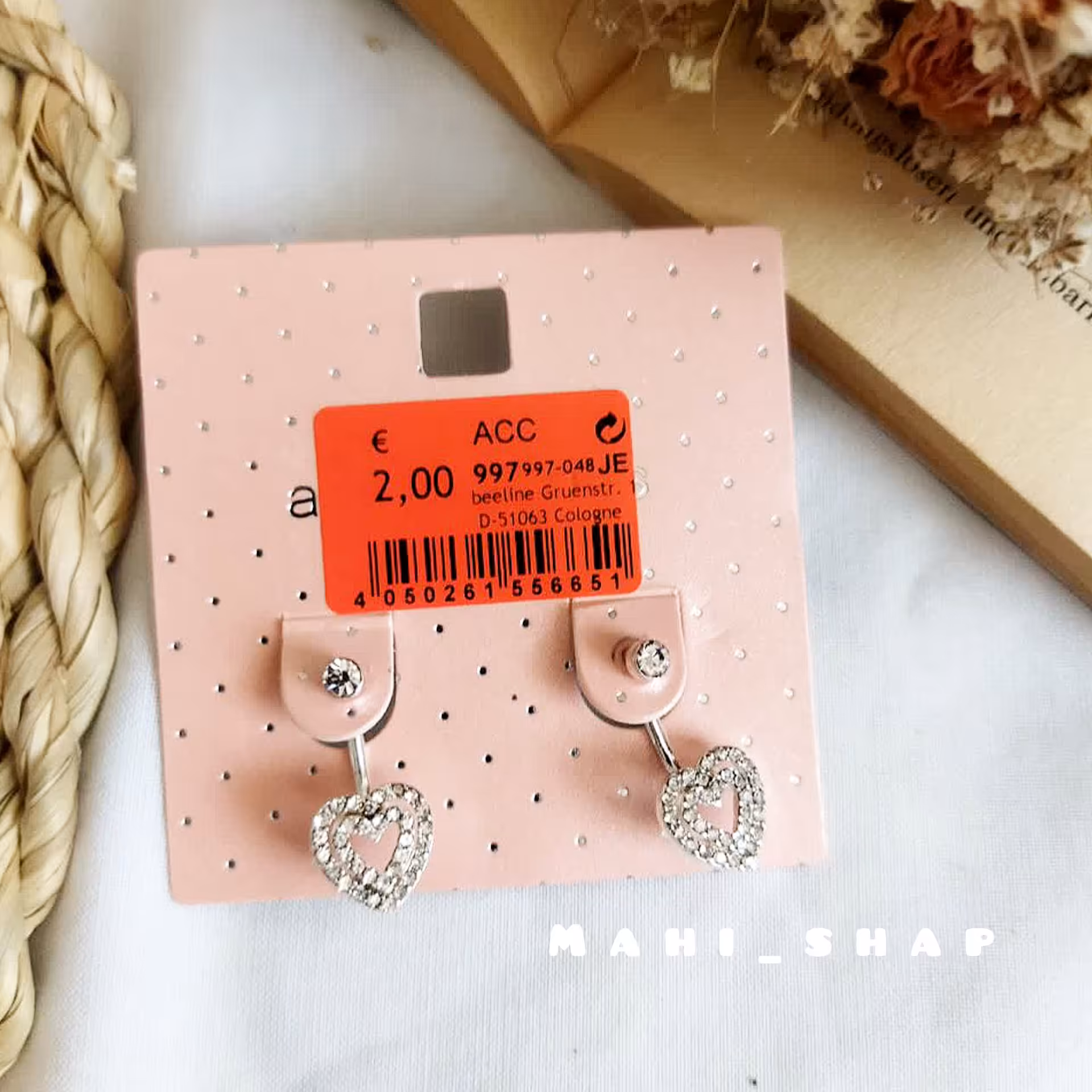 گوشواره نگینی براق طرح قلب (از زیر لاله گوش رد میشود)