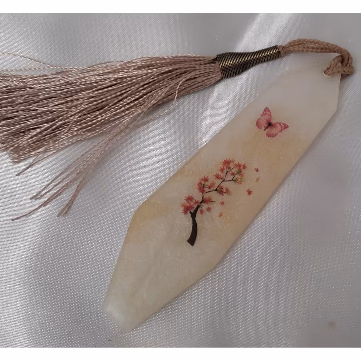 نشانگر یا بوکمارک رزینی طرح درخت و پروانه مخصوص نشانه گذاری برای کتاب