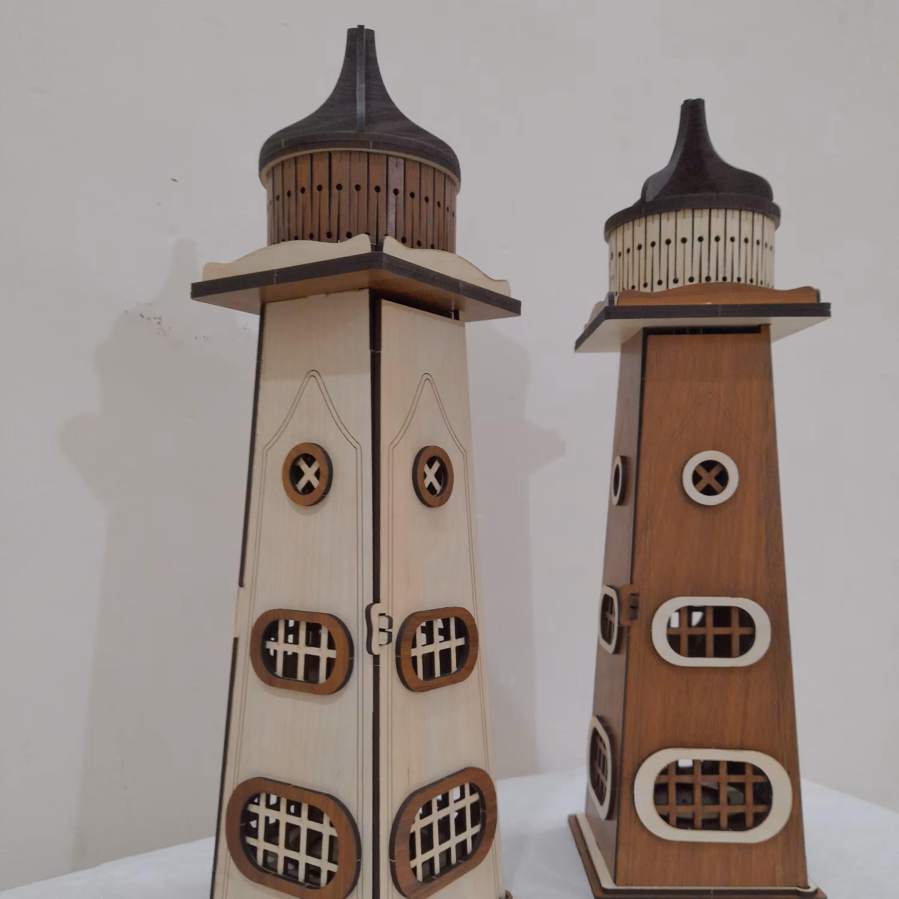 جاعودی چوبی طرح فانوس دریایی درب باز شو