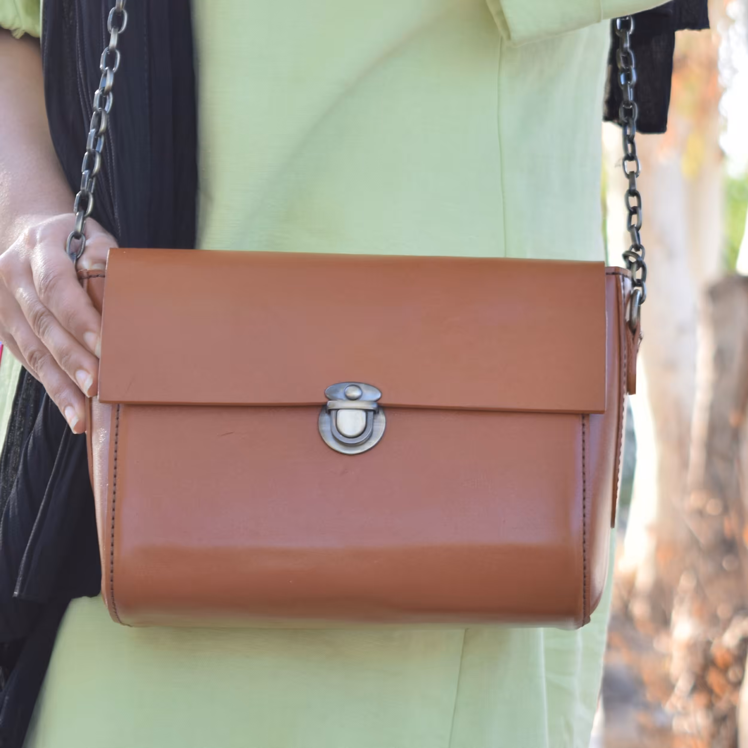 کیف دوشی چرم طبیعی گاوی کاملا دست دوز مدل 564