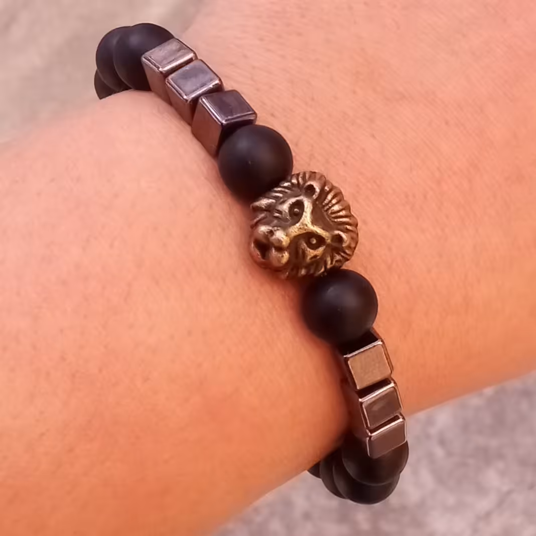 دستبند مردانه اونیکس و حدید دودی طرح شیر رنگ ثابت نیل