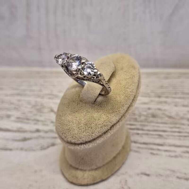 487-انگشتر نقره زیرکن عیار 925 - با سنگ روکش اب رادیوم - کد 1604 - w 4.38  