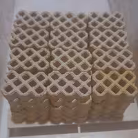 آجر  نرده زنبوری رنگ زرد اندازه طول 3سانت عرض 2 سانت ارتفاع 8میلیمتر وزن هرکدام 1گرم