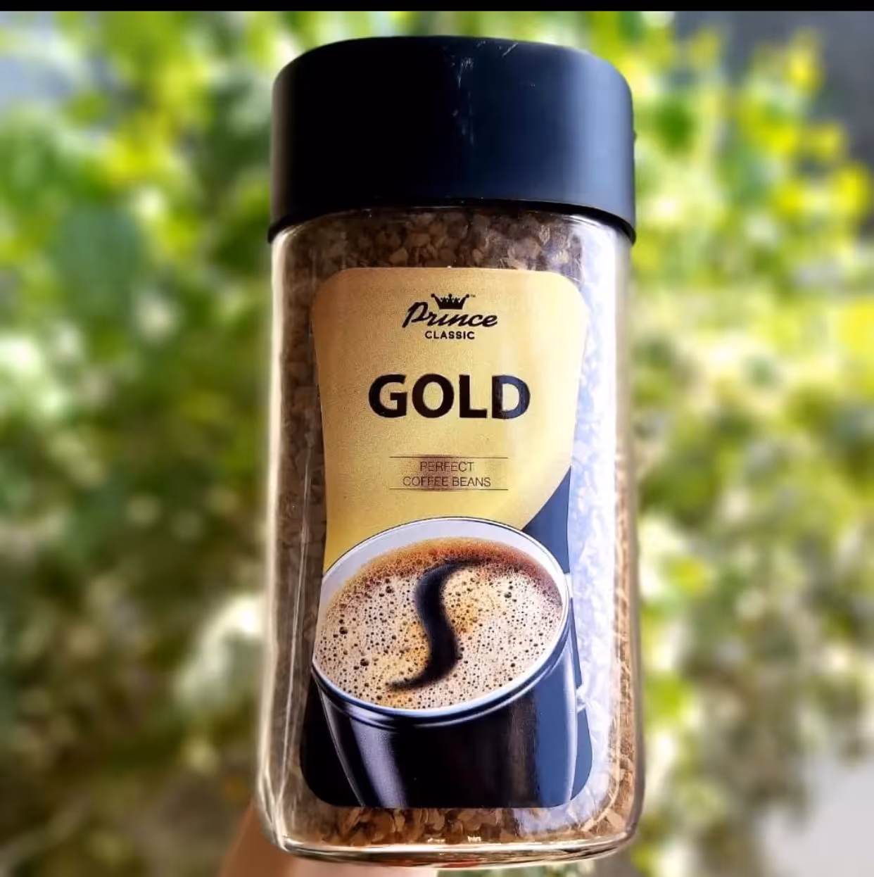 قهوه فوری گلدن پریس فقط با اب و شیر قاطی کنید طعم بیاد ماندنی