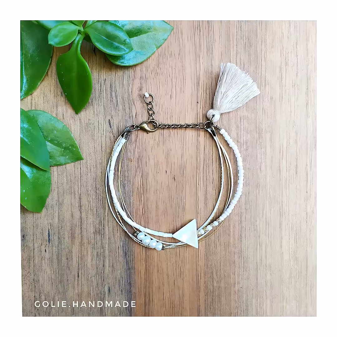 دستبند سفید 